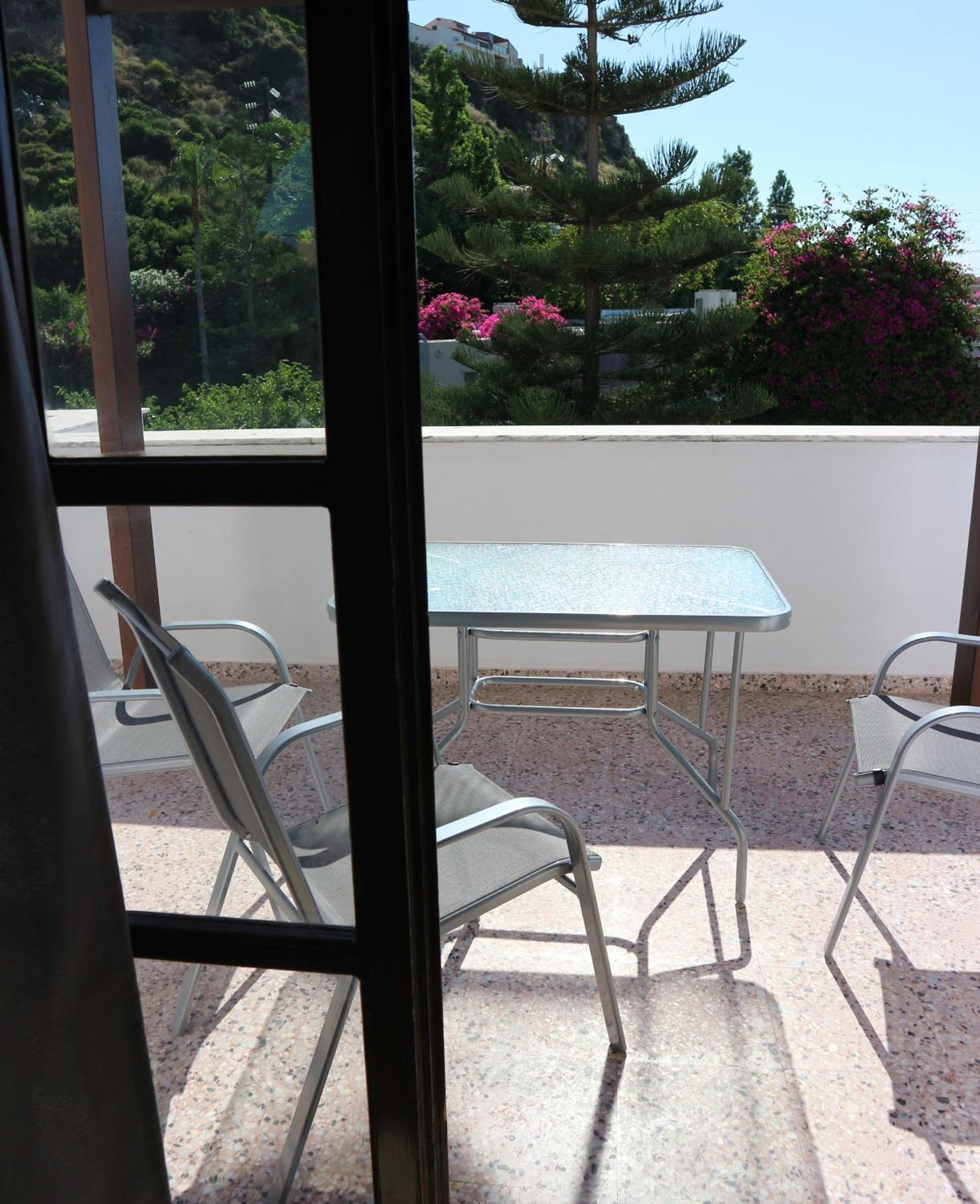 Apartment with Balcony photo 3