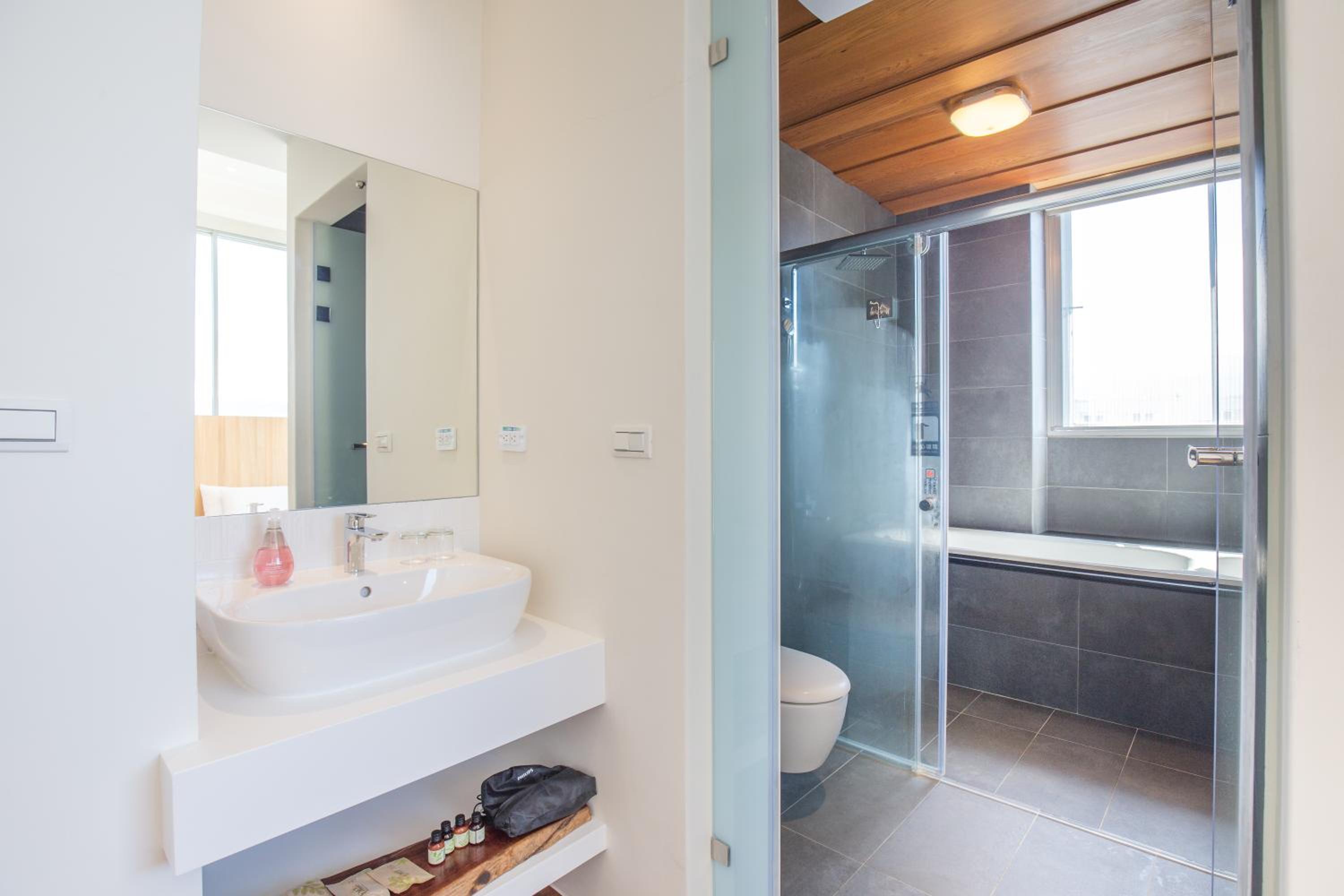 Deluxe Double Room with Balcony - Photo 39