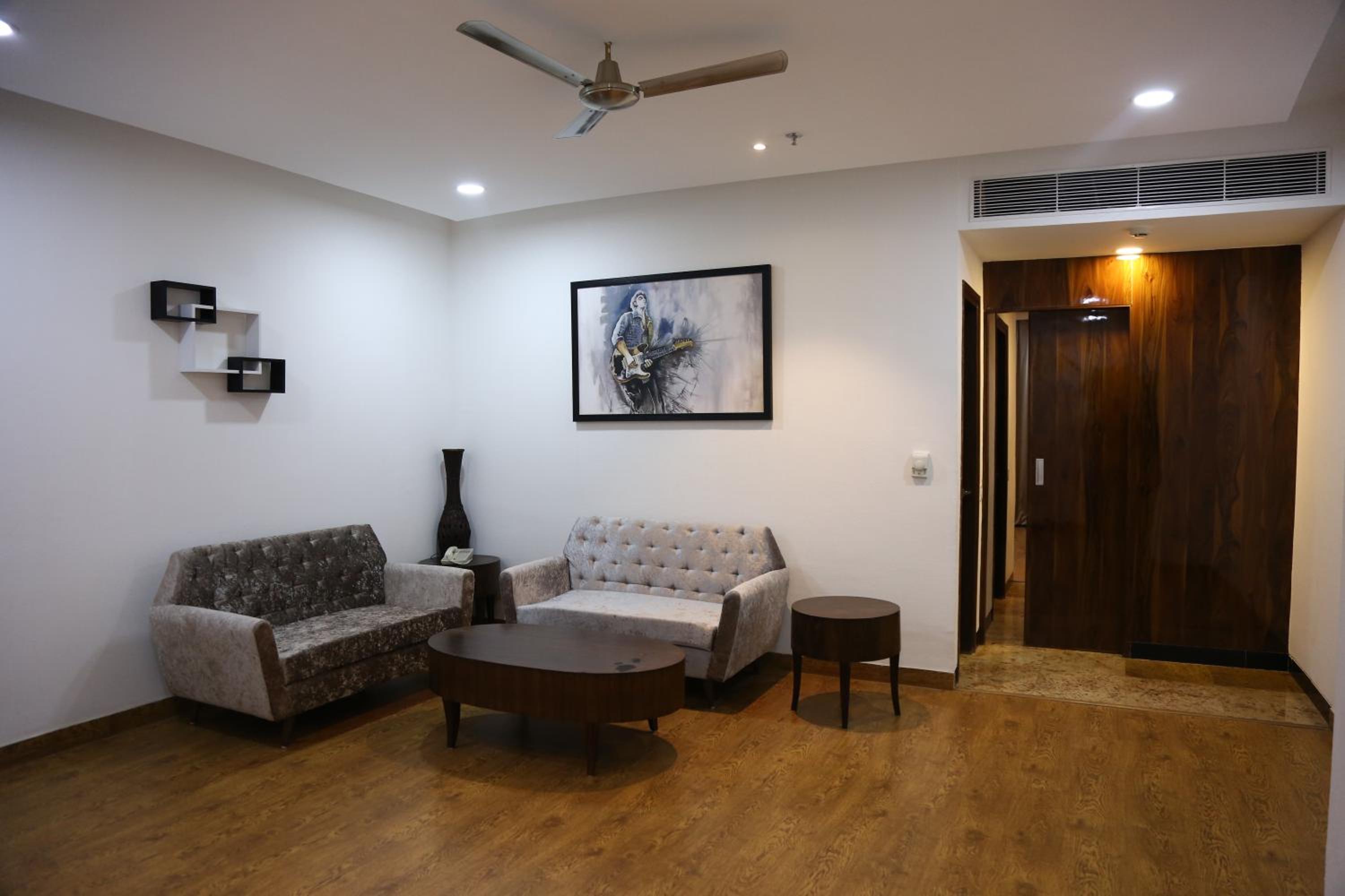 Large Double Room - Photo 4