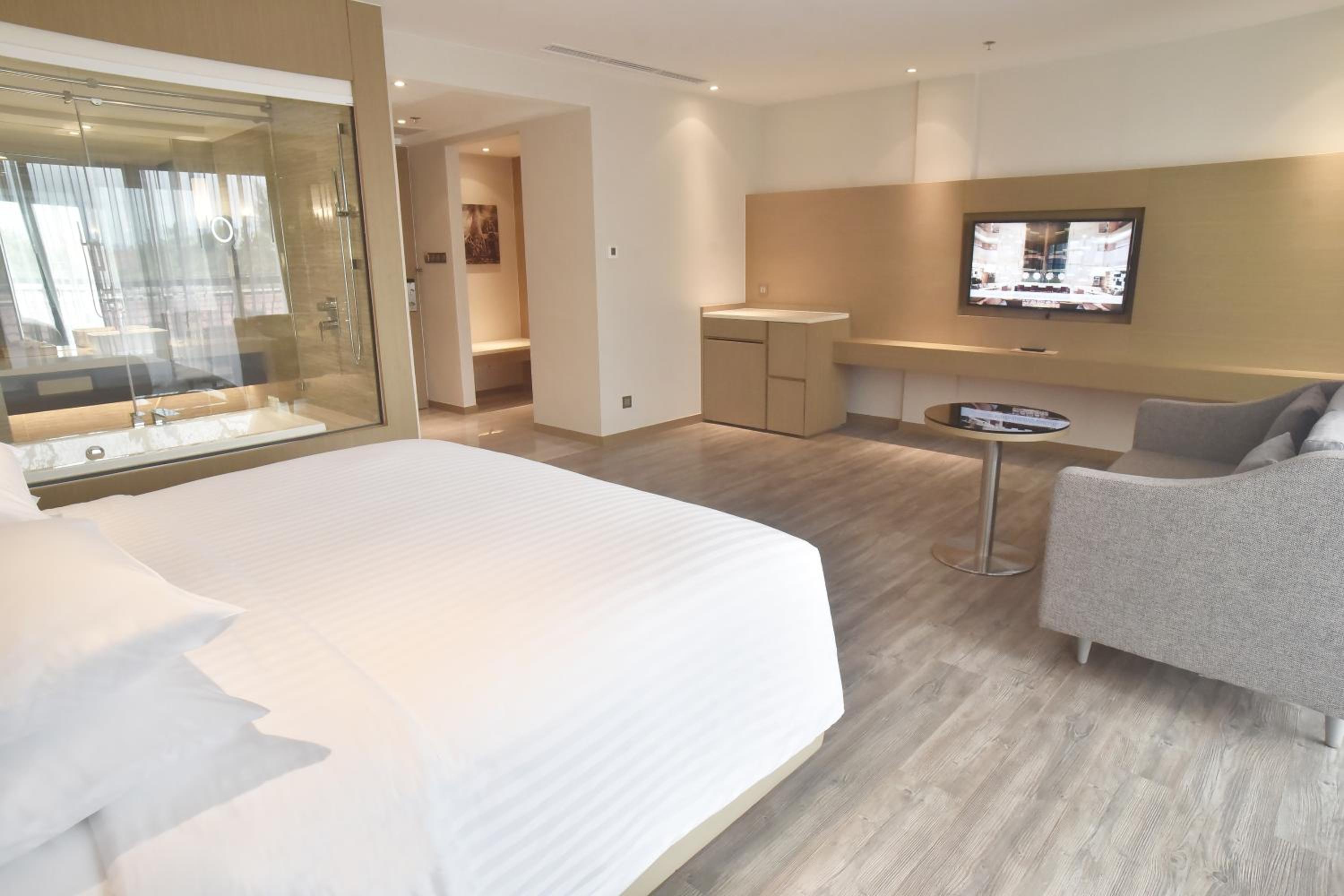 Executive room, Guest room, 1 King, Balcony photo 2
