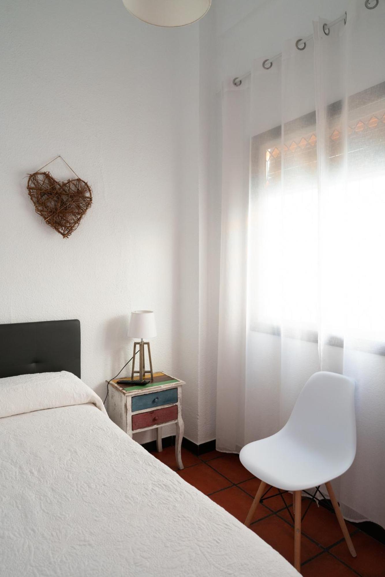 Single Room with Shared Bathroom photo 2