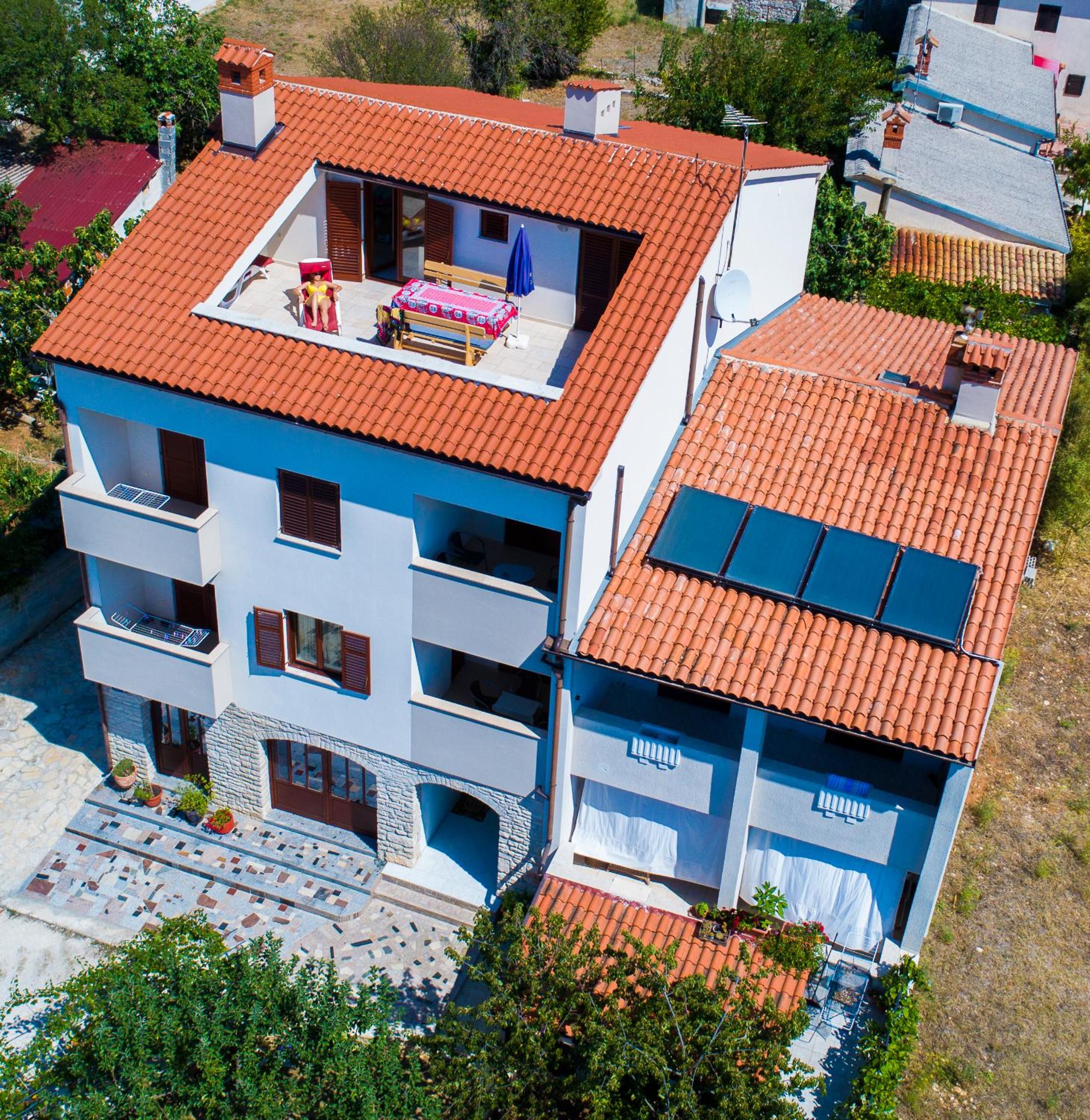 Apartment with Terrace and Sea View - Photo 13