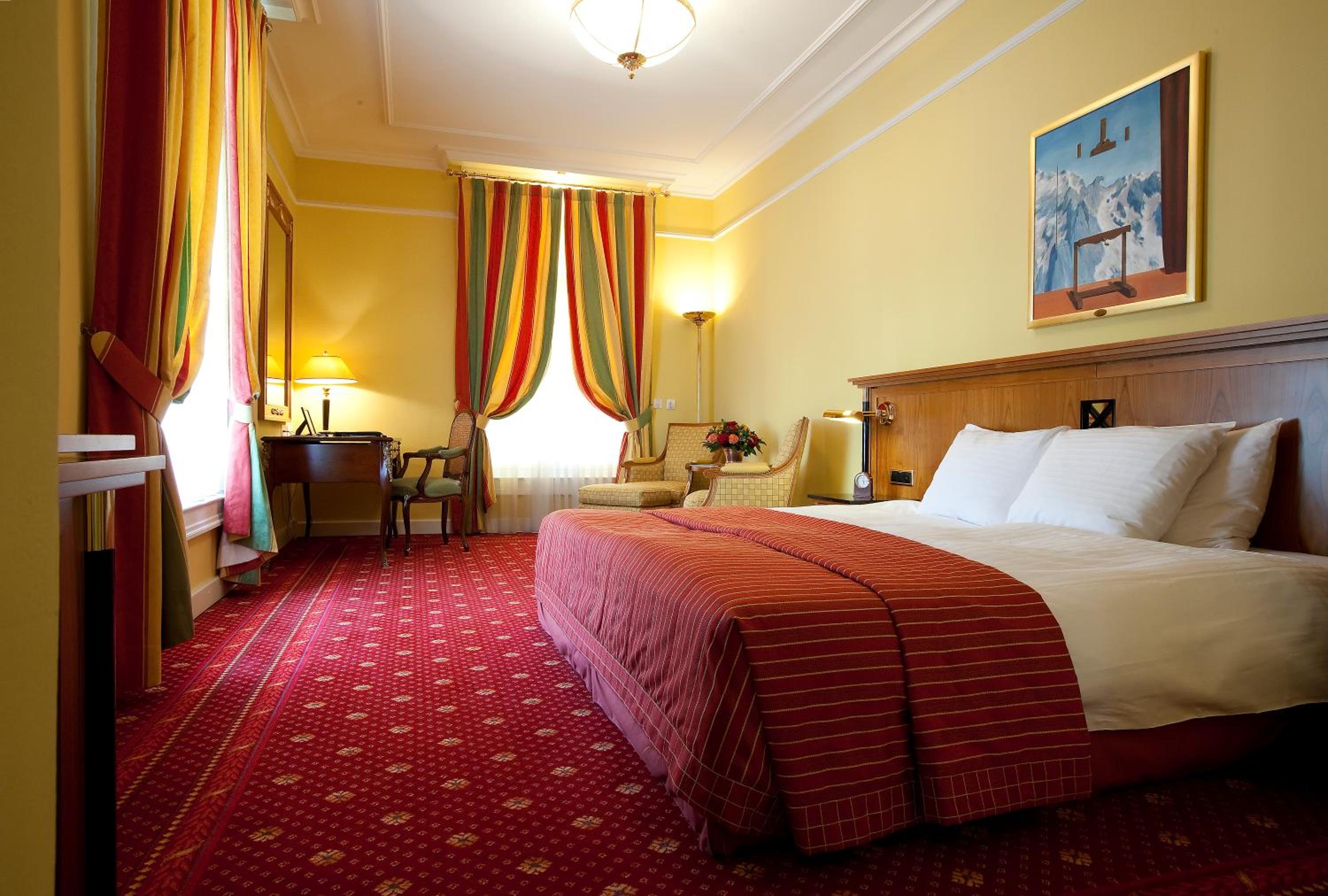 Fairmont Double Room With City View - Photo 2