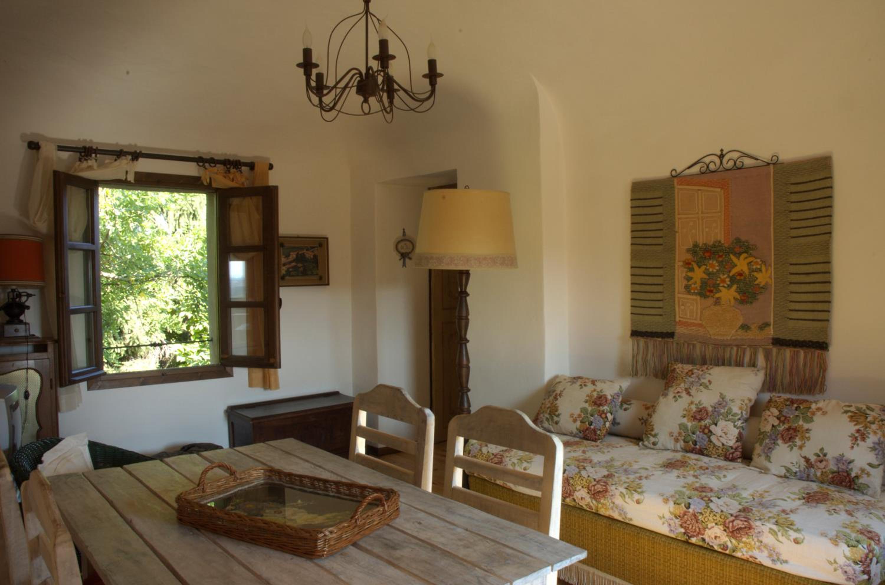 One-Bedroom Apartment - Photo 9