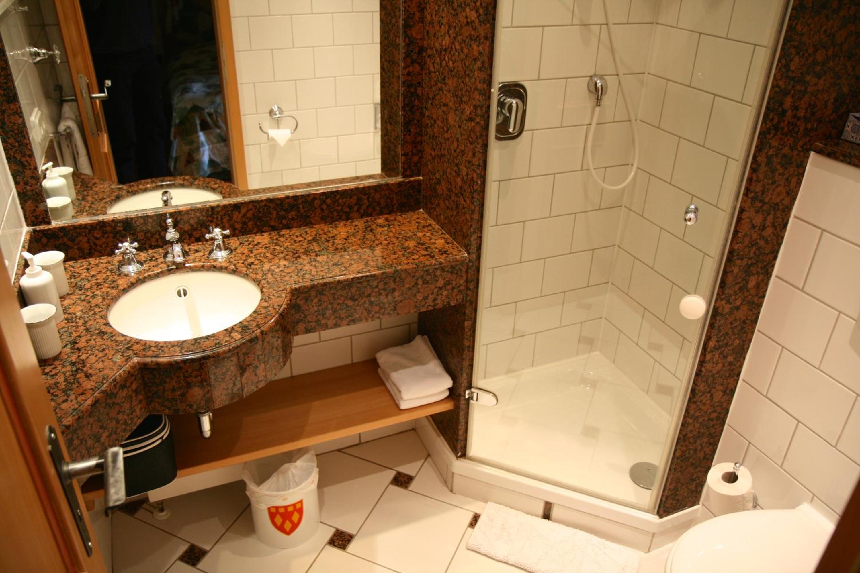 Budget Double Room - Photo 4