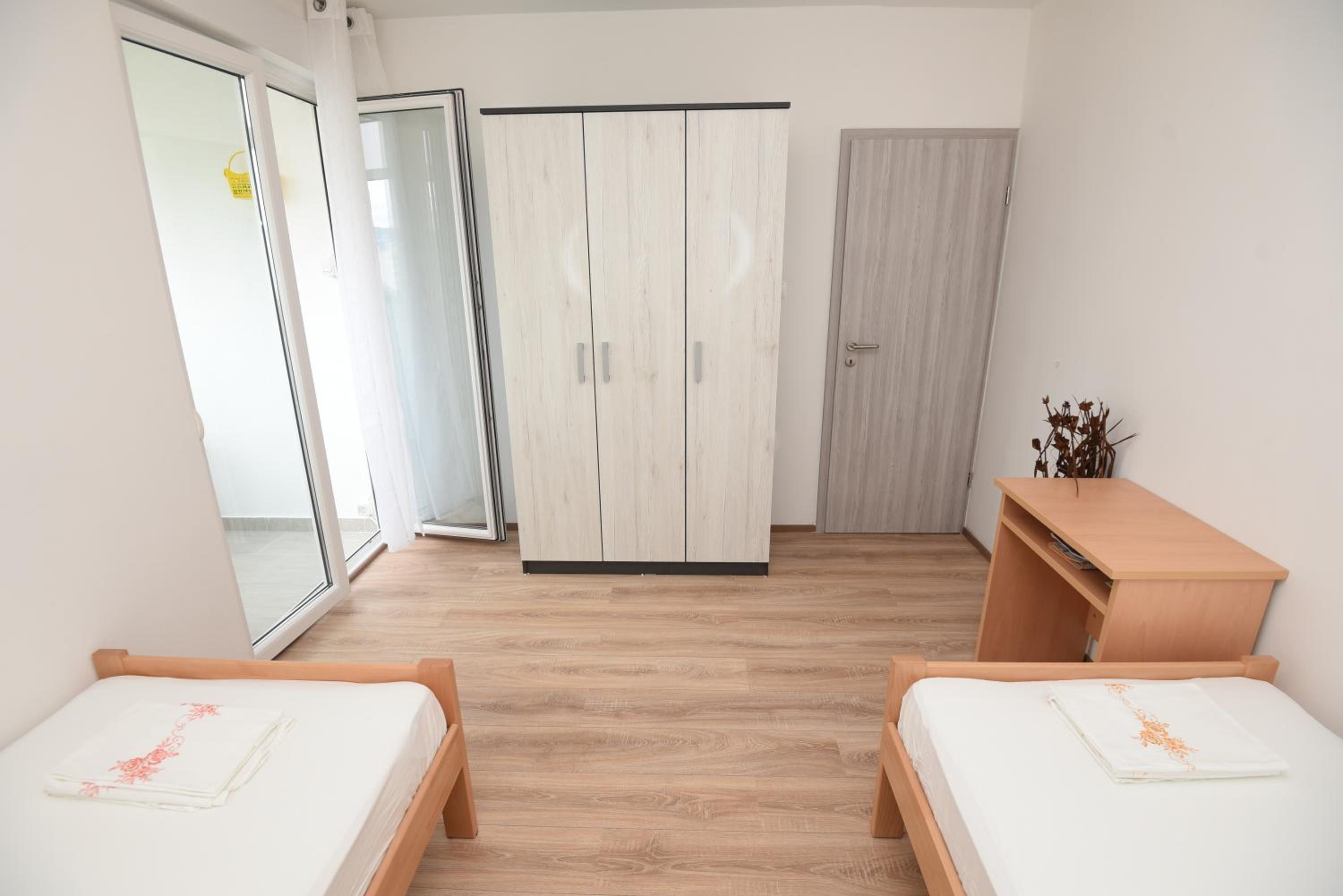 Apartment with Balcony - Photo 10