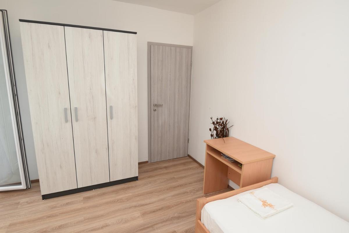 Apartment with Balcony - Photo 11