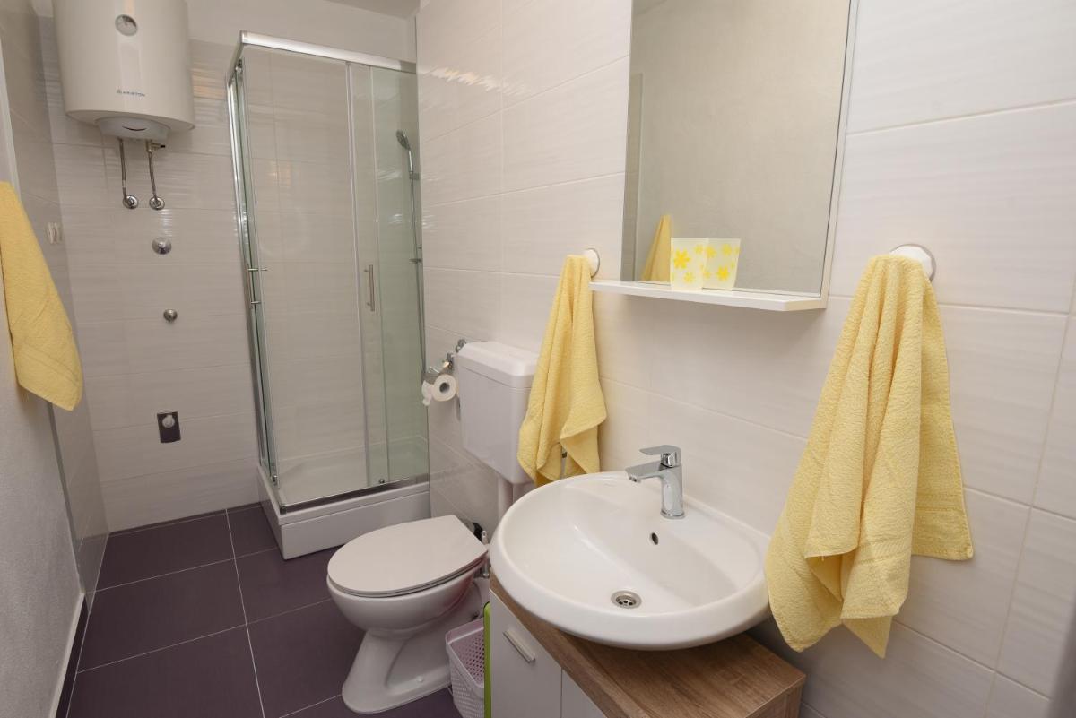 Apartment with Balcony - Photo 13