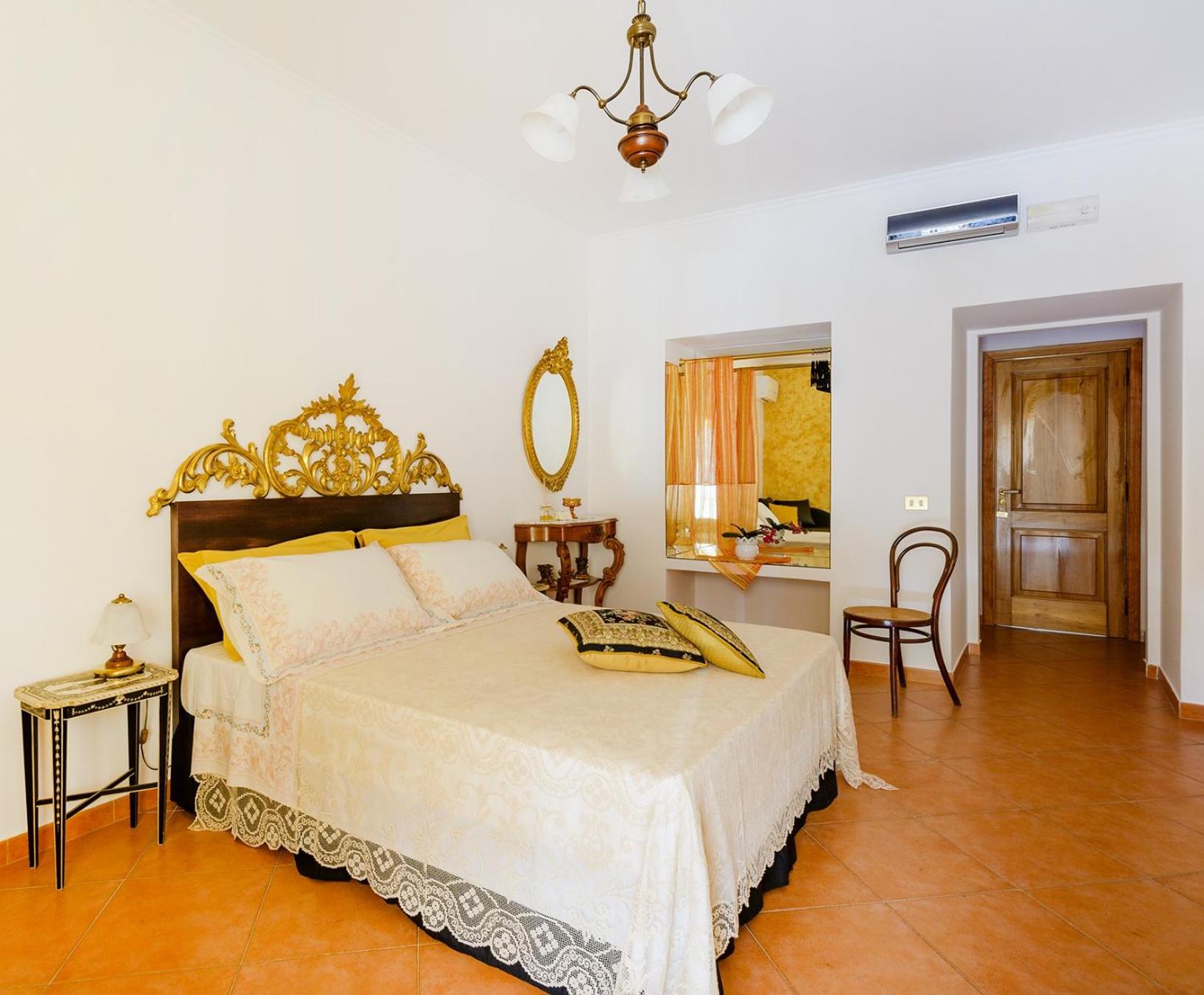 Deluxe Double Room (2 Adults + 1 Child) - Photo 10