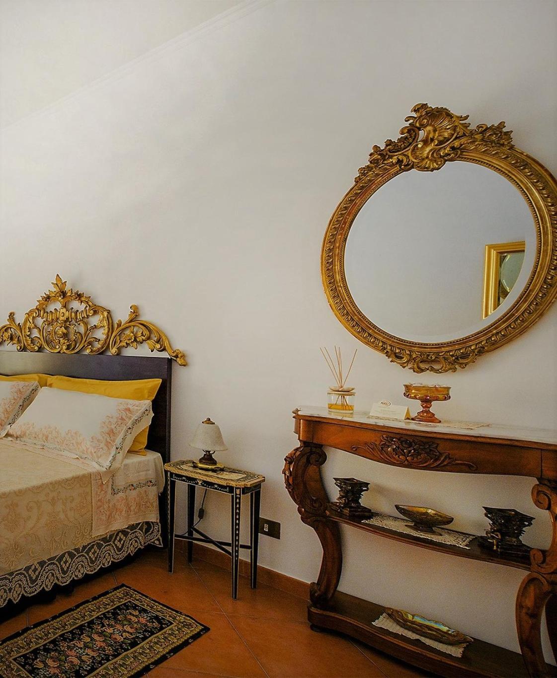 Deluxe Double Room (2 Adults + 1 Child) - Photo 12