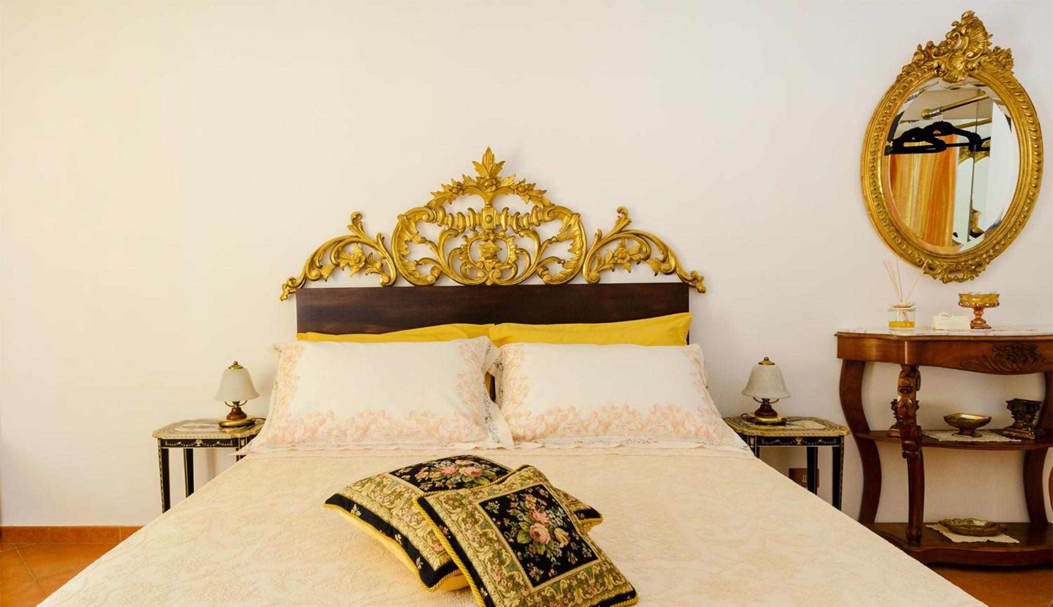 Deluxe Double Room (2 Adults + 1 Child) - Photo 11