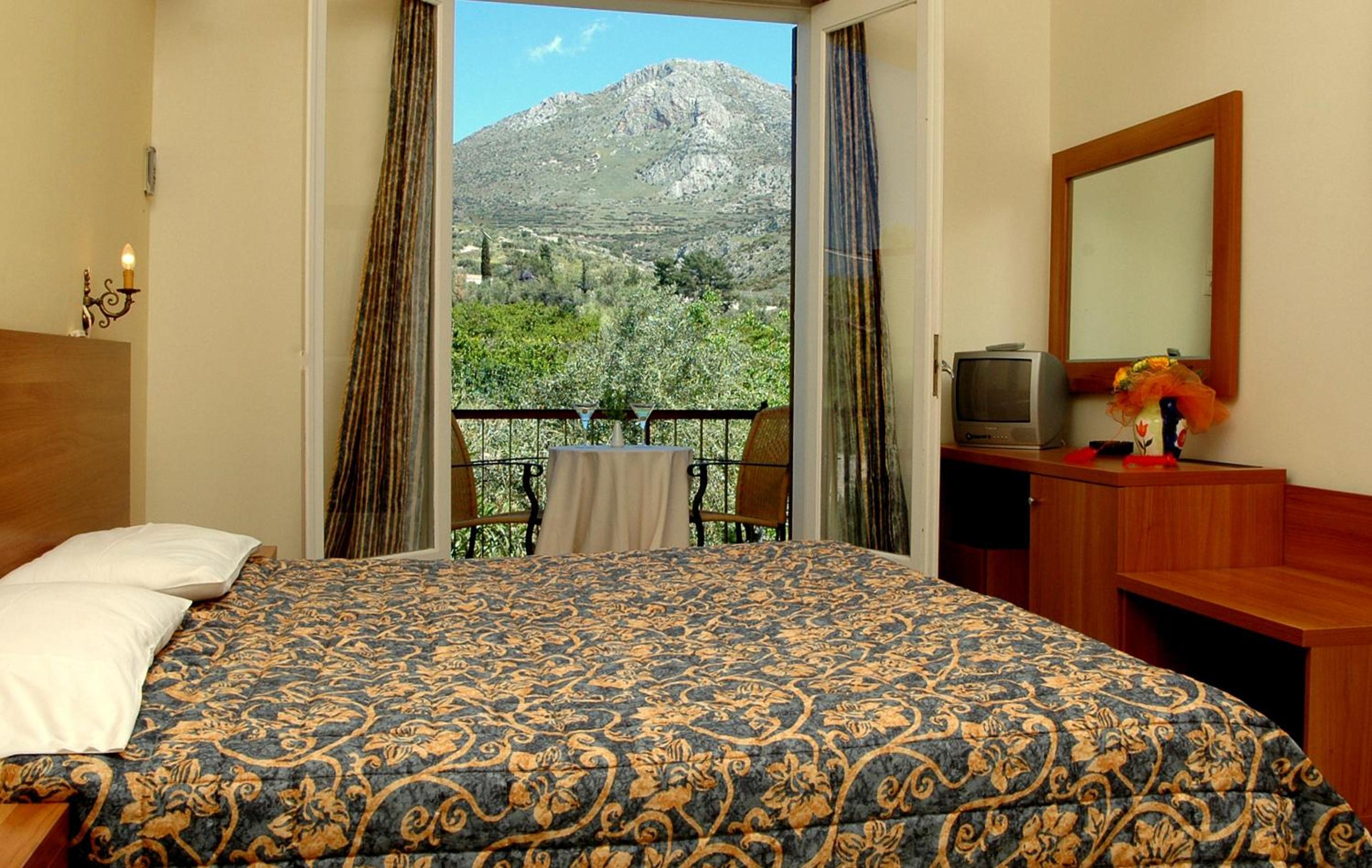 Standard Twin Room with Mountain View - Photo 1