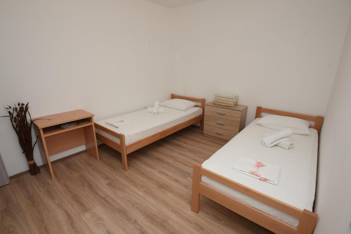 Apartment with Balcony - Photo 16