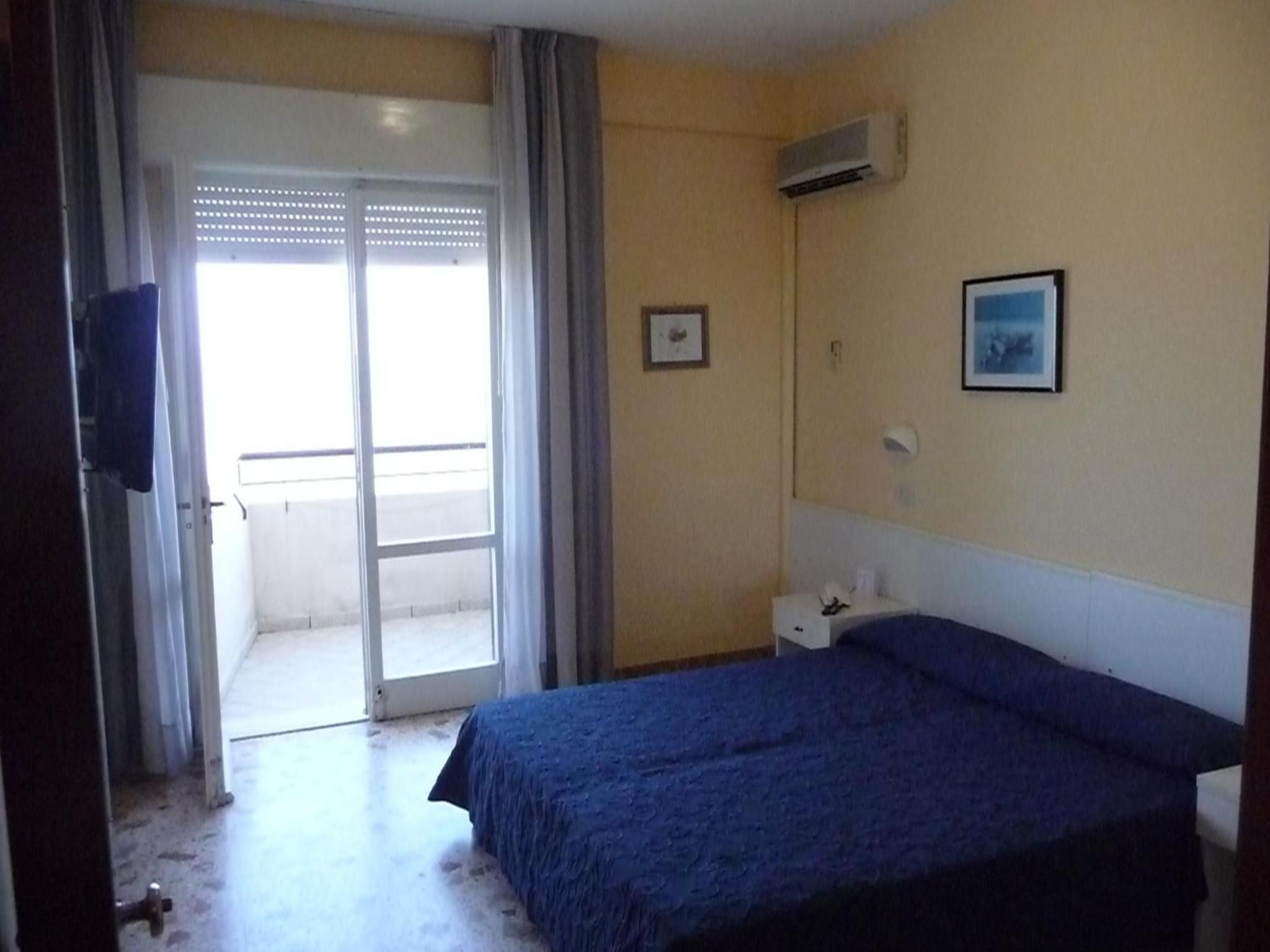 Double Room with Sea View - Photo 7