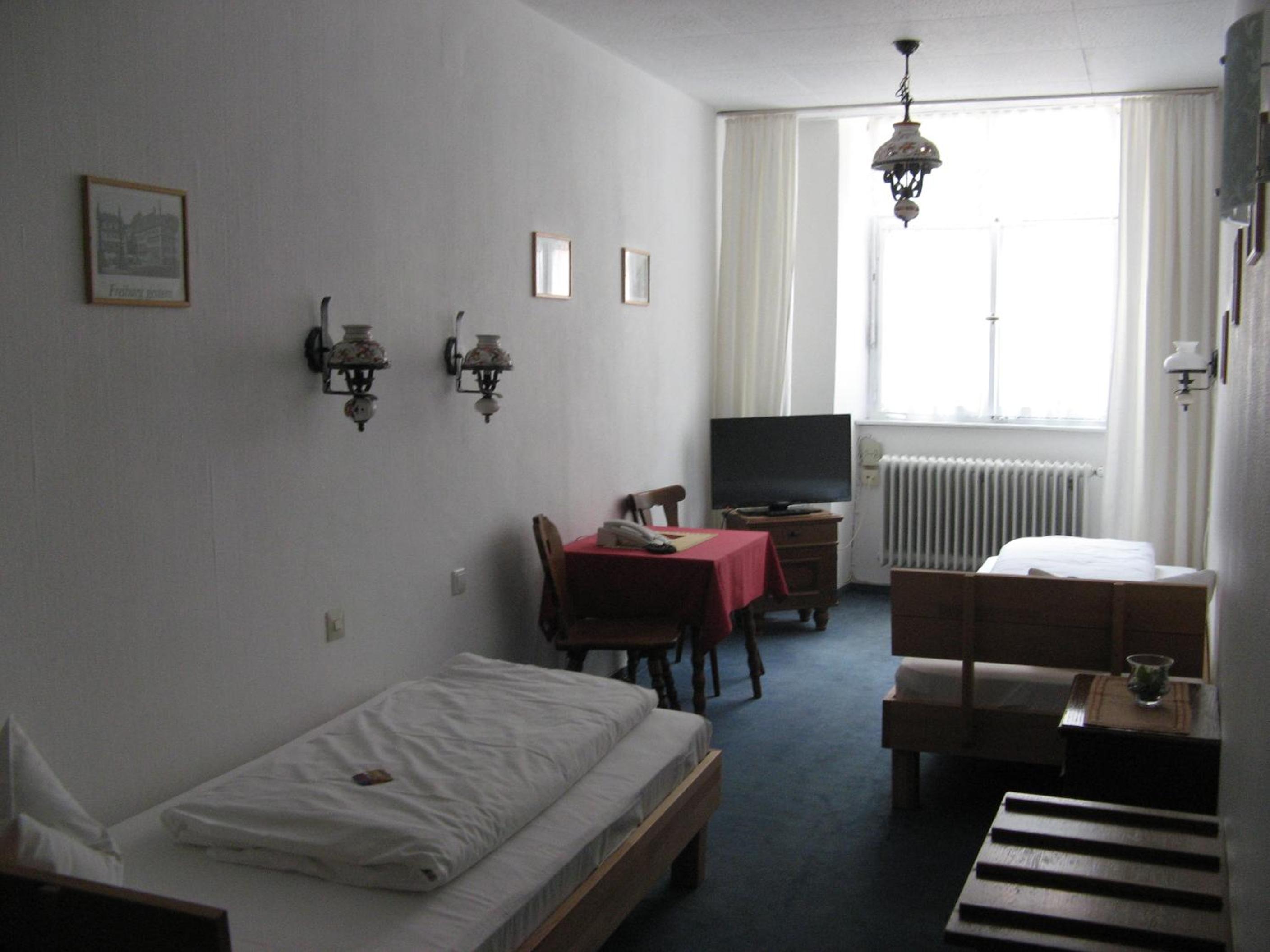 Twin Room with Private Bathroom photo 2