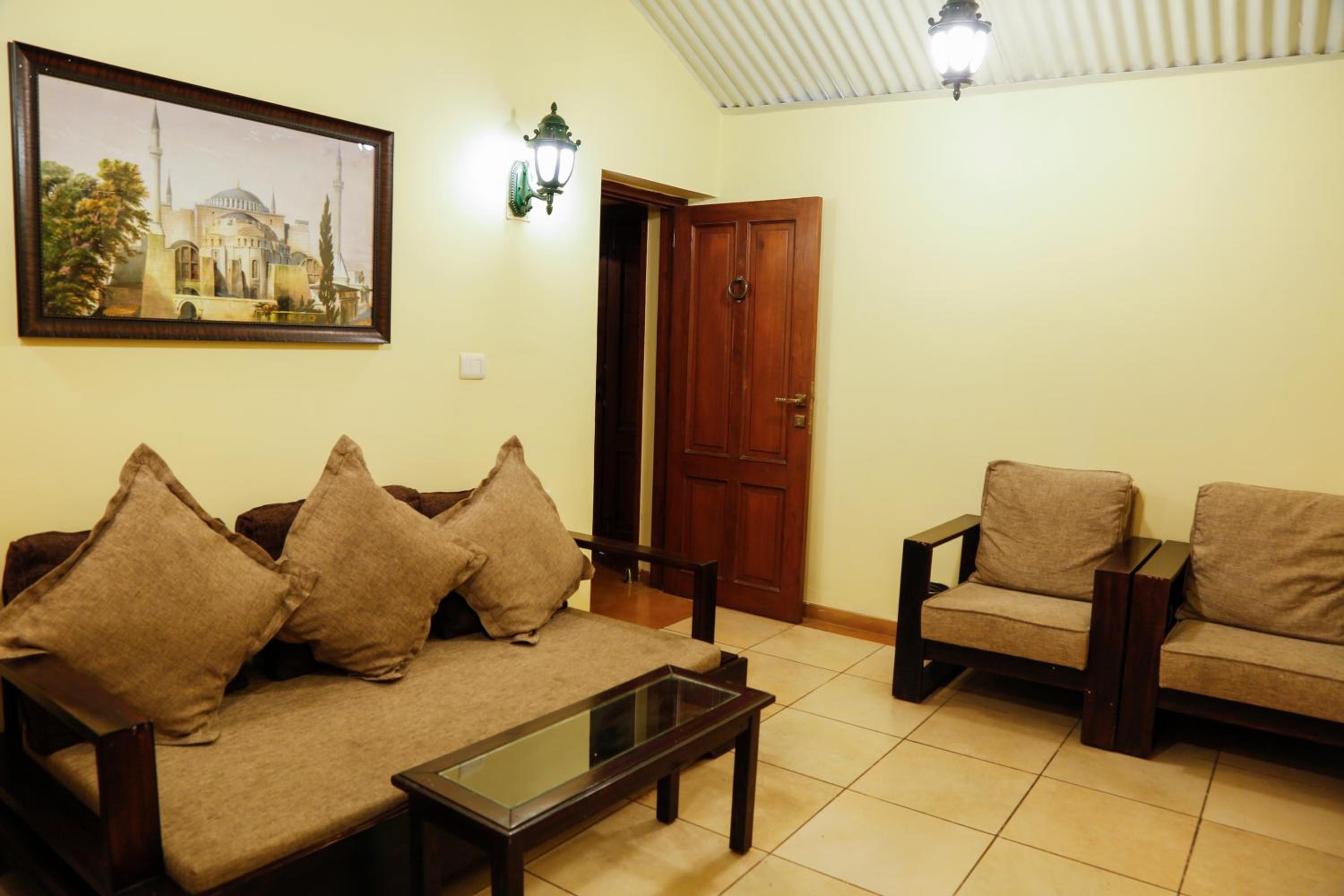 Emperor Suite photo 3