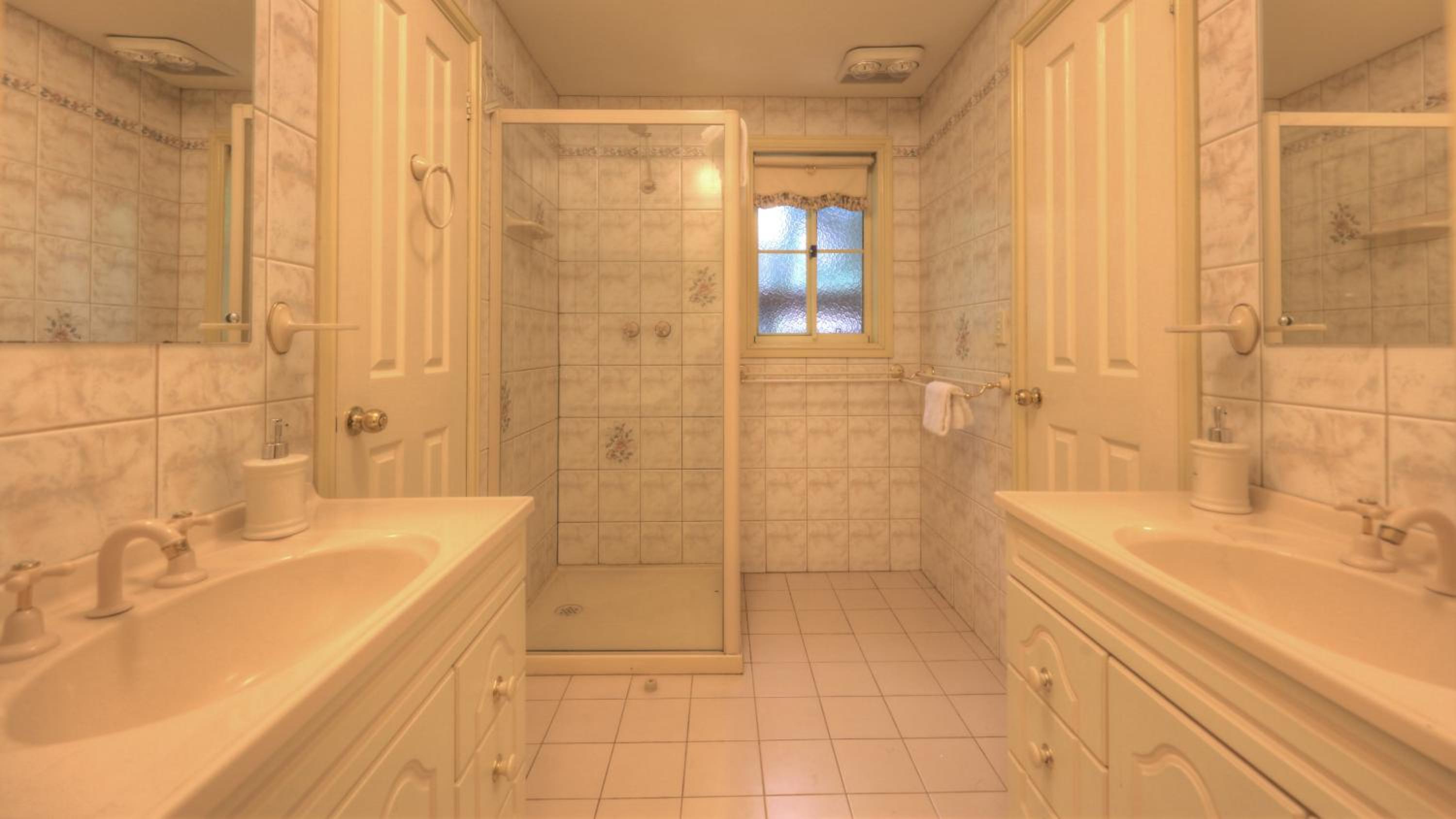 Four-Bedroom House (No Pets) photo 3