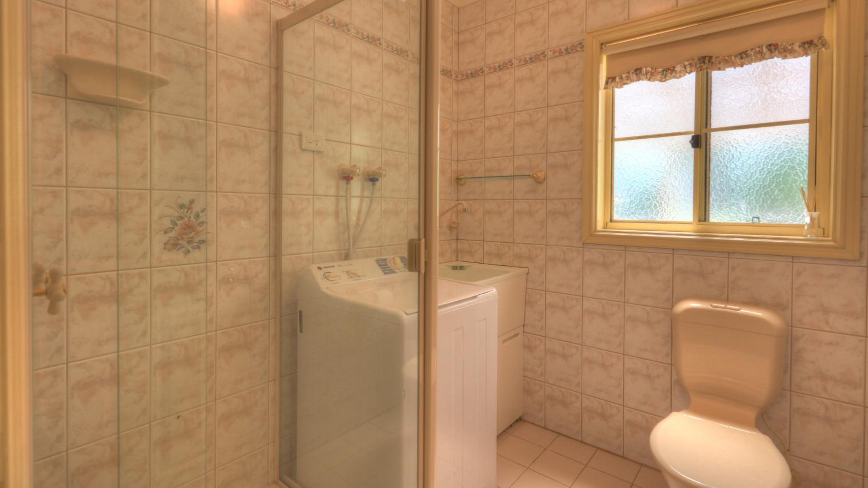 Four-Bedroom House (No Pets) photo 2