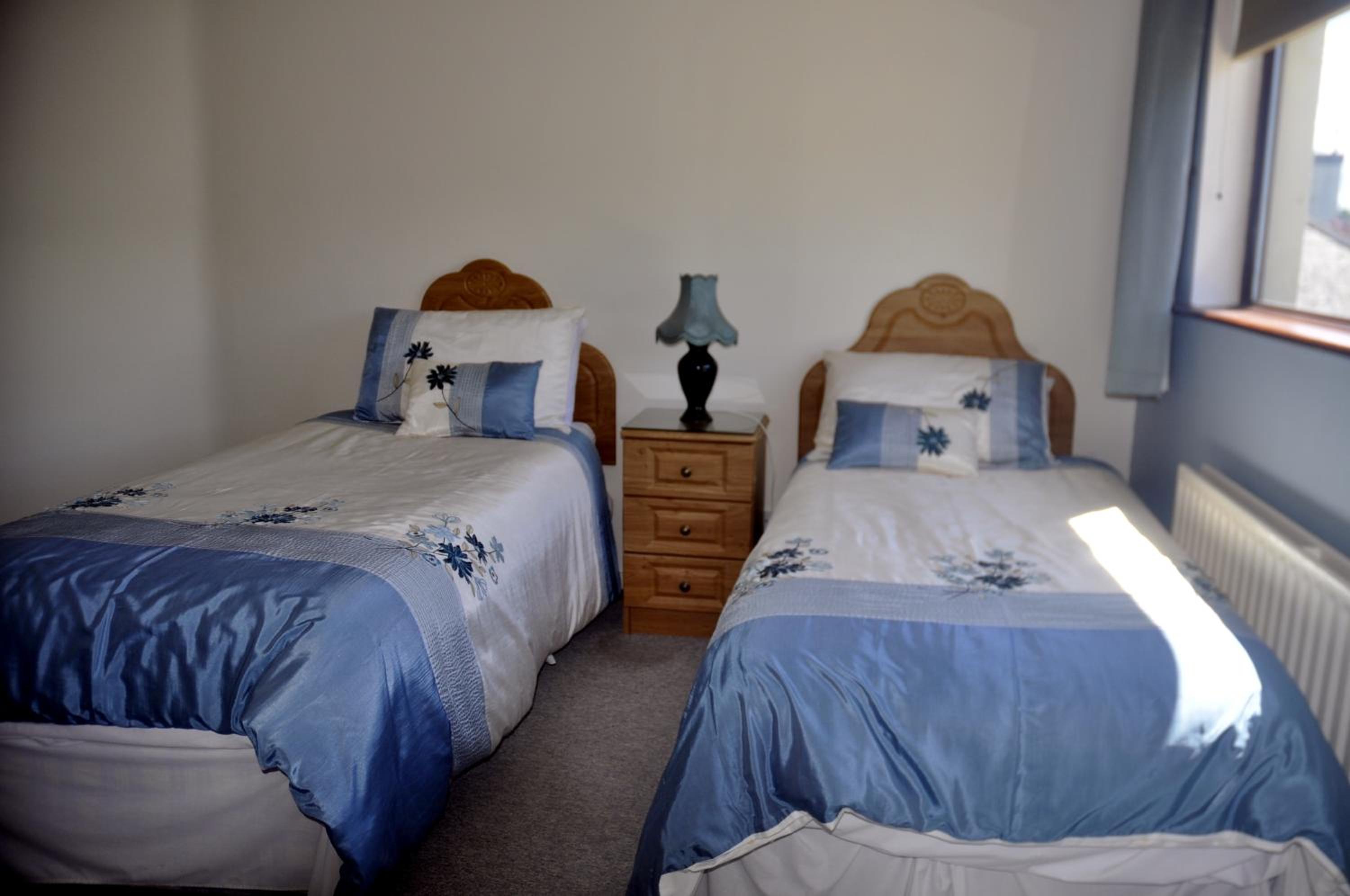 Standard Twin Room - Photo 6