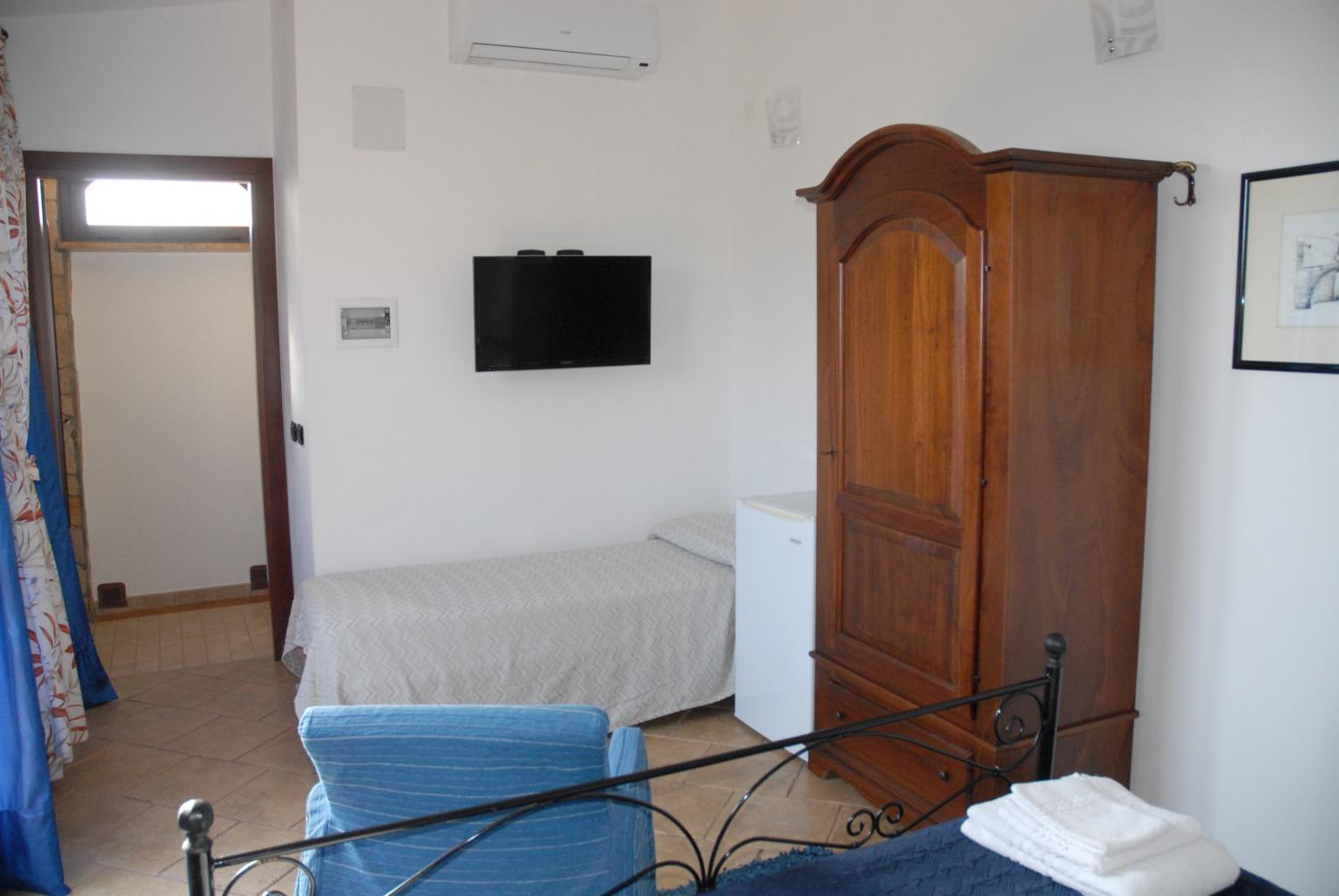 Deluxe Double Room with Extra Bed photo 2