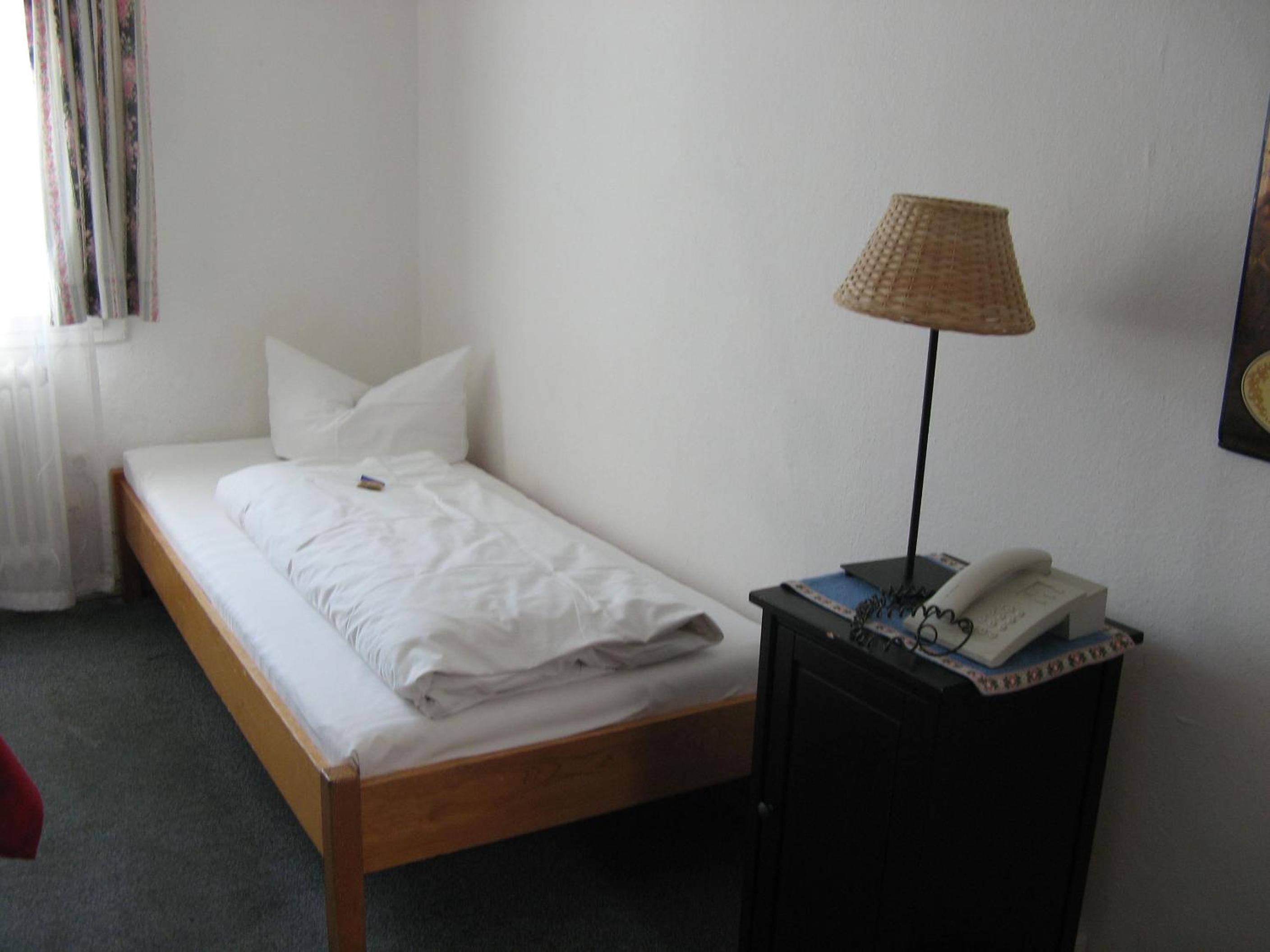 Single Room with Shared Shower and Toilet photo 1