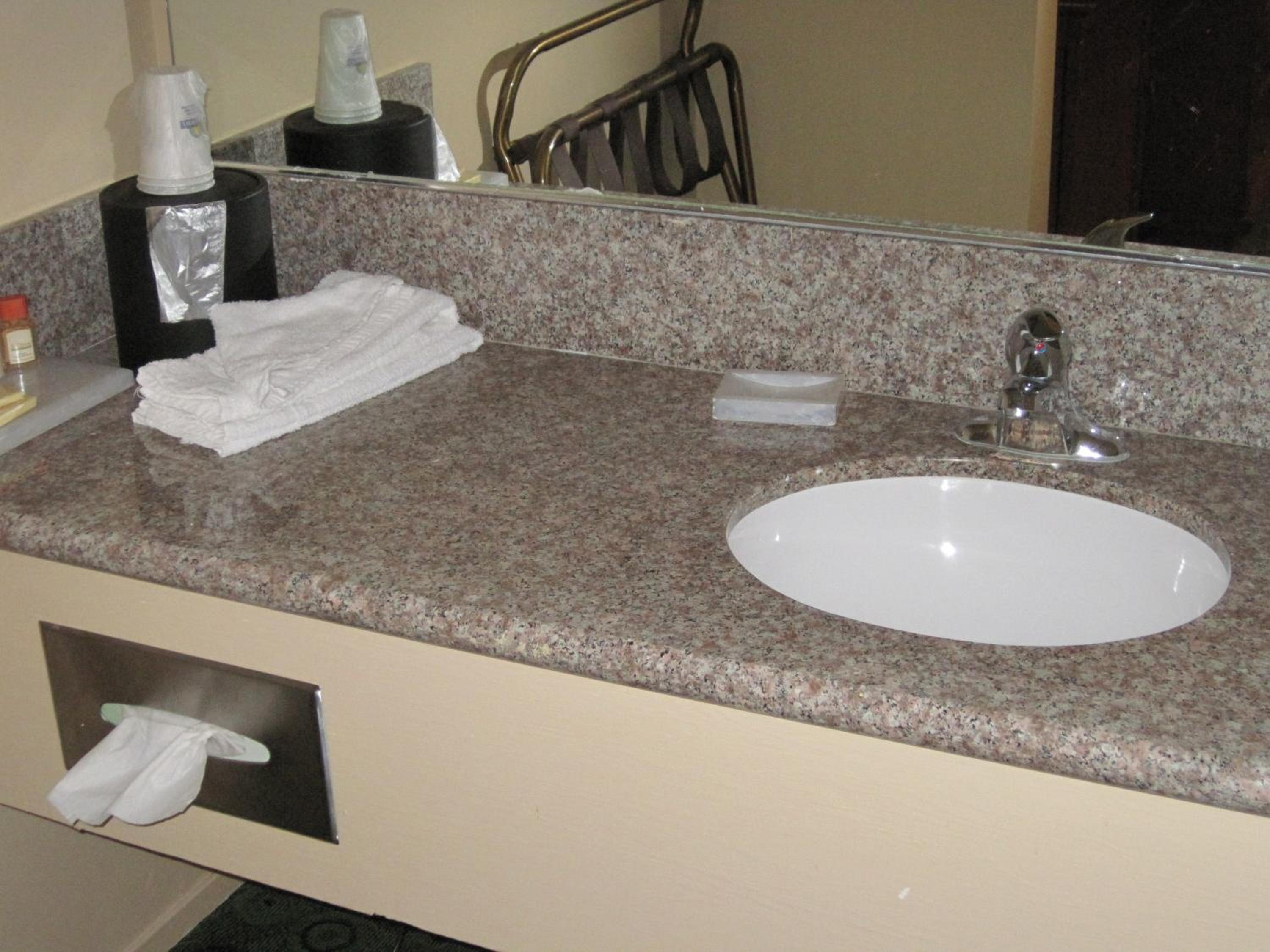 Deluxe King Room - Non-Smoking - Photo 3