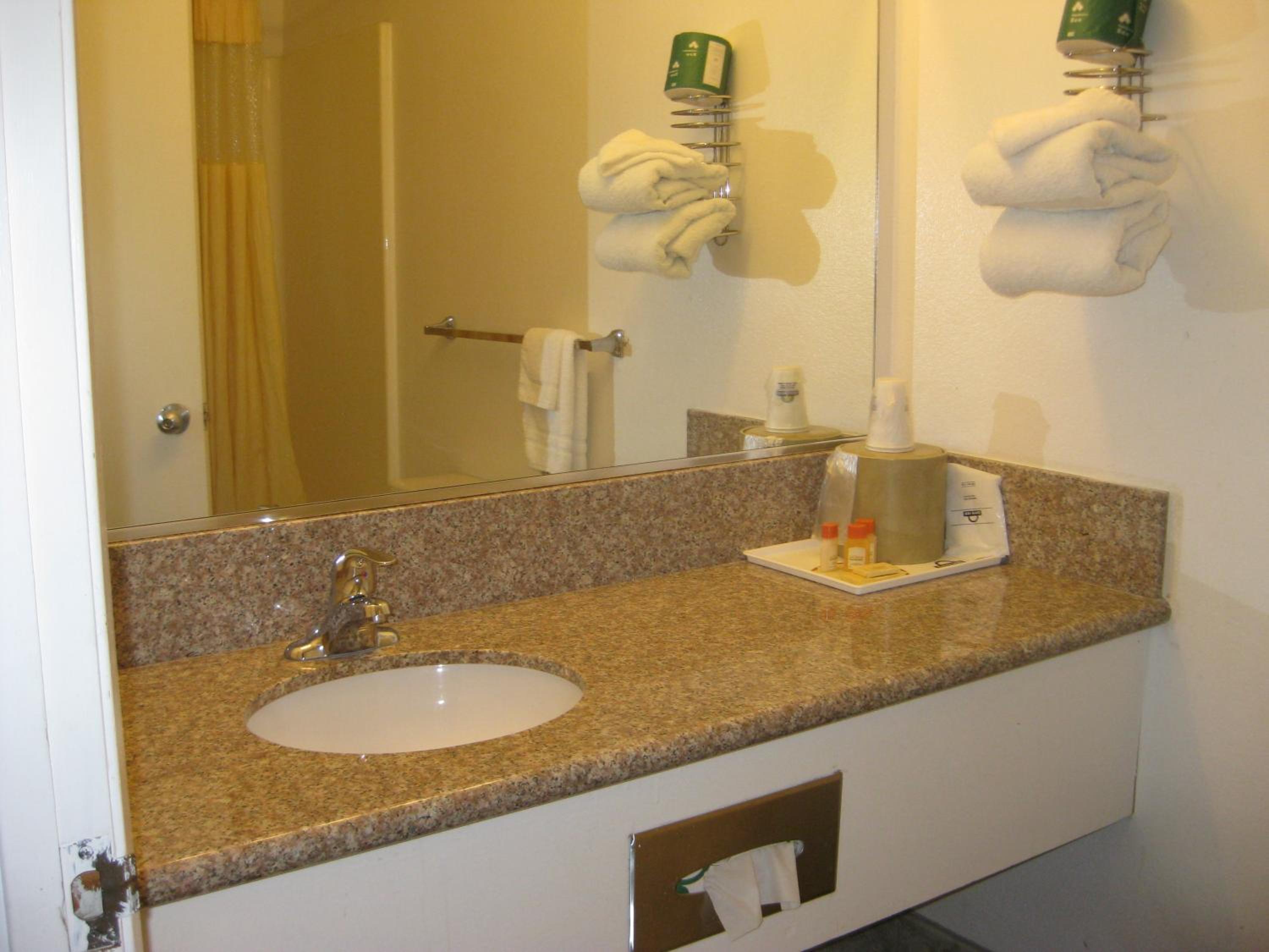 King Room - Mobility Access/Non-Smoking photo 3