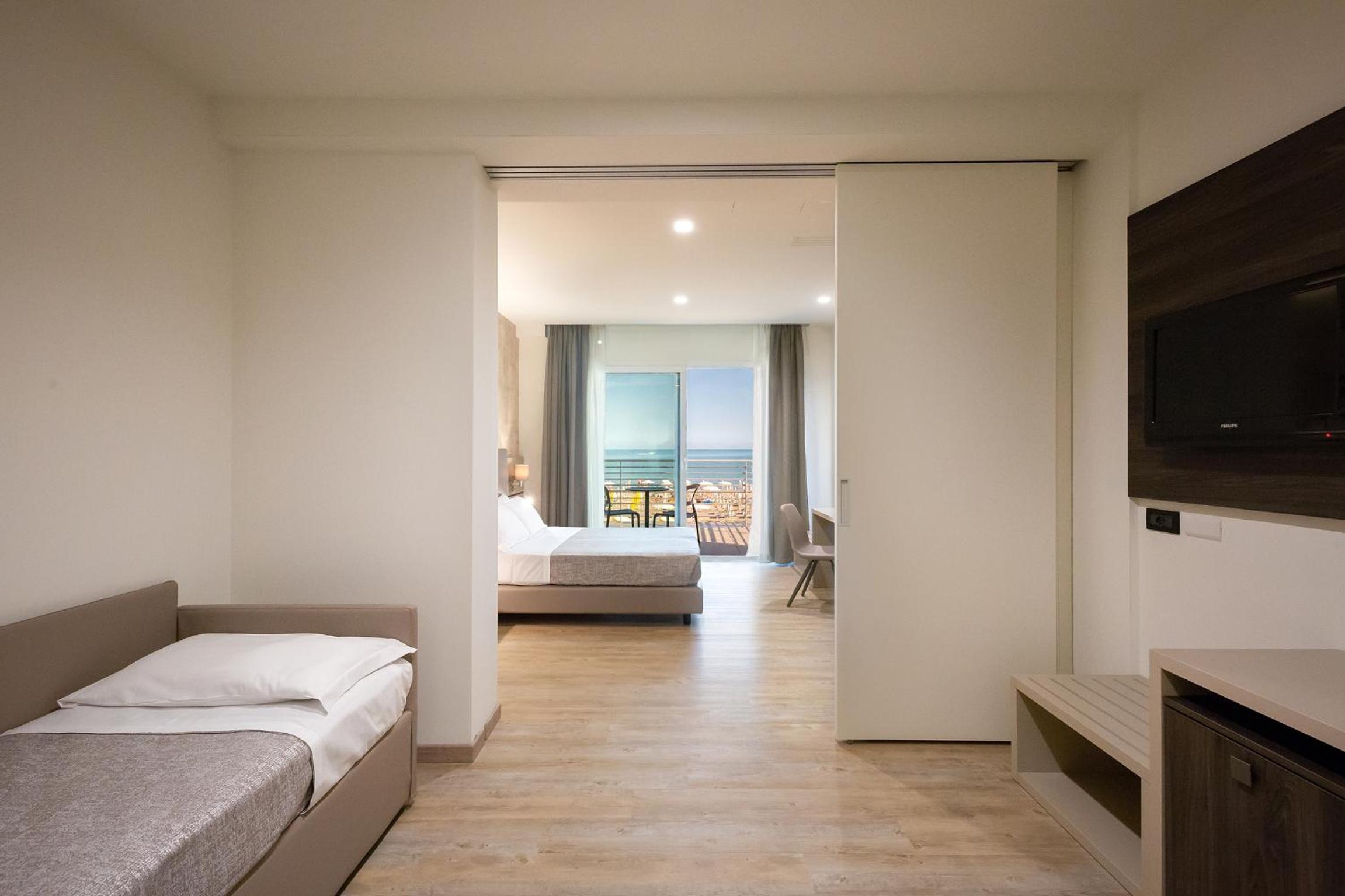 Superior Suite with Sea View photo 2