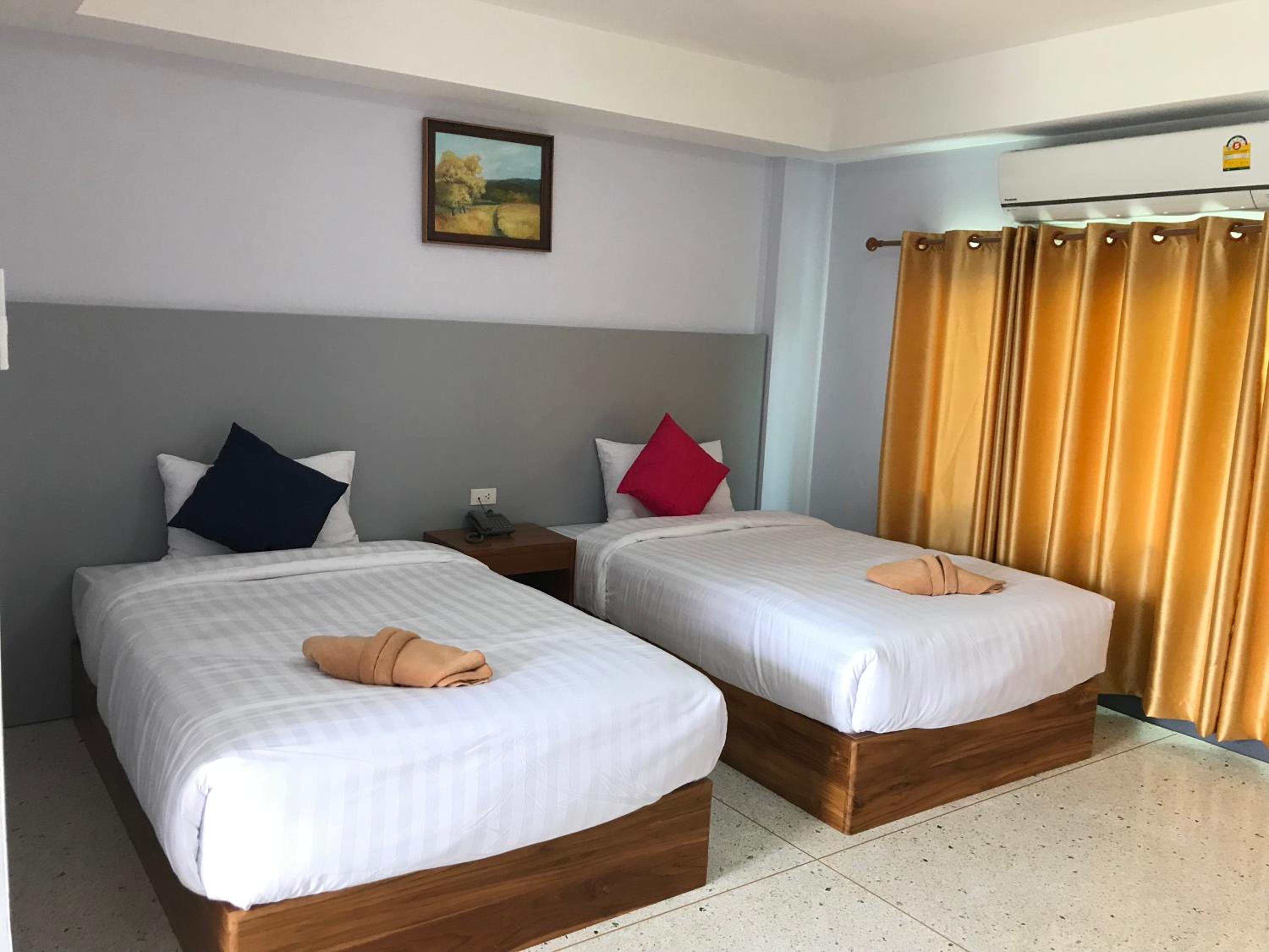 Economy Twin Room - Photo 3
