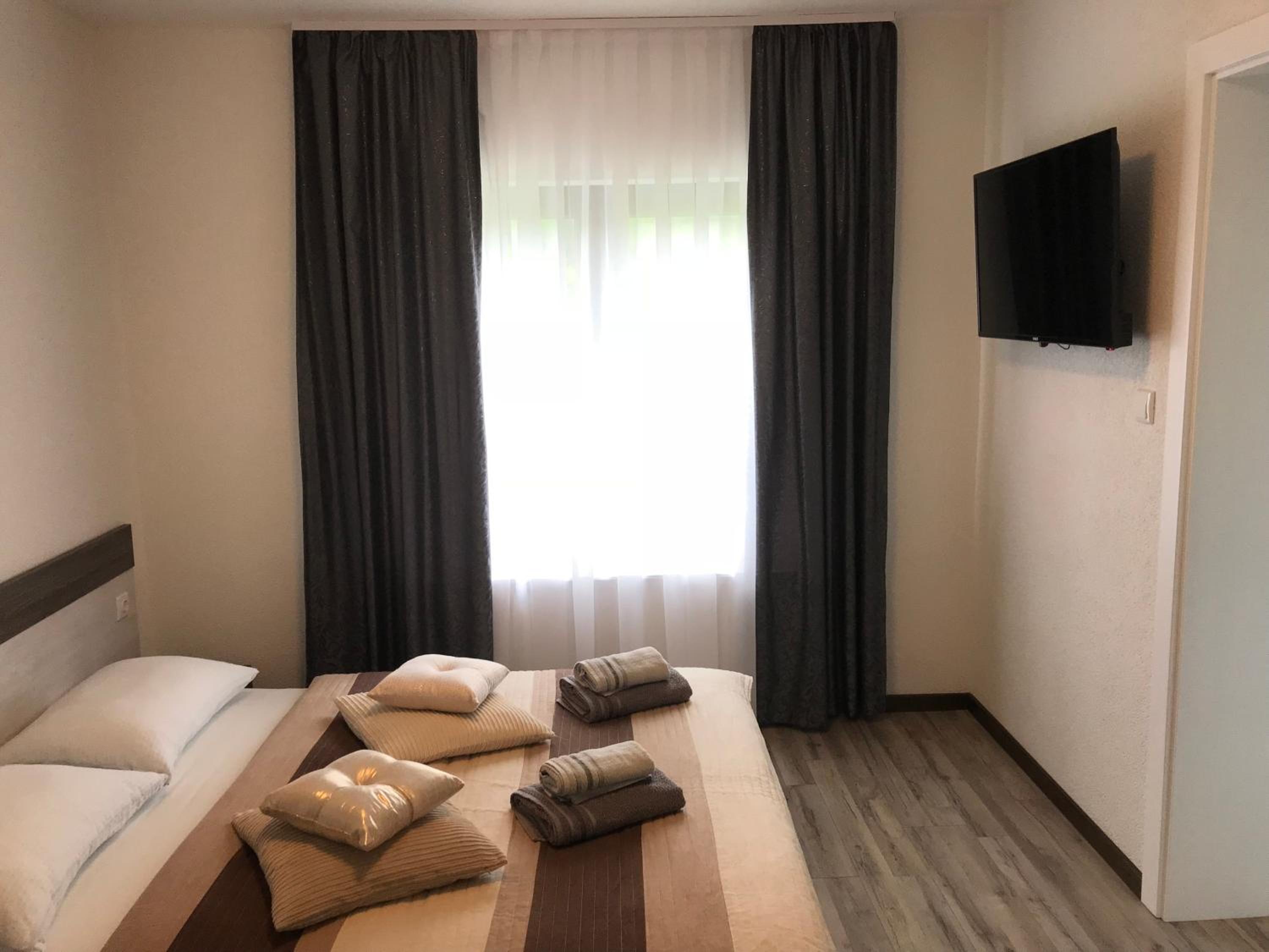 Deluxe Room - Photo 5