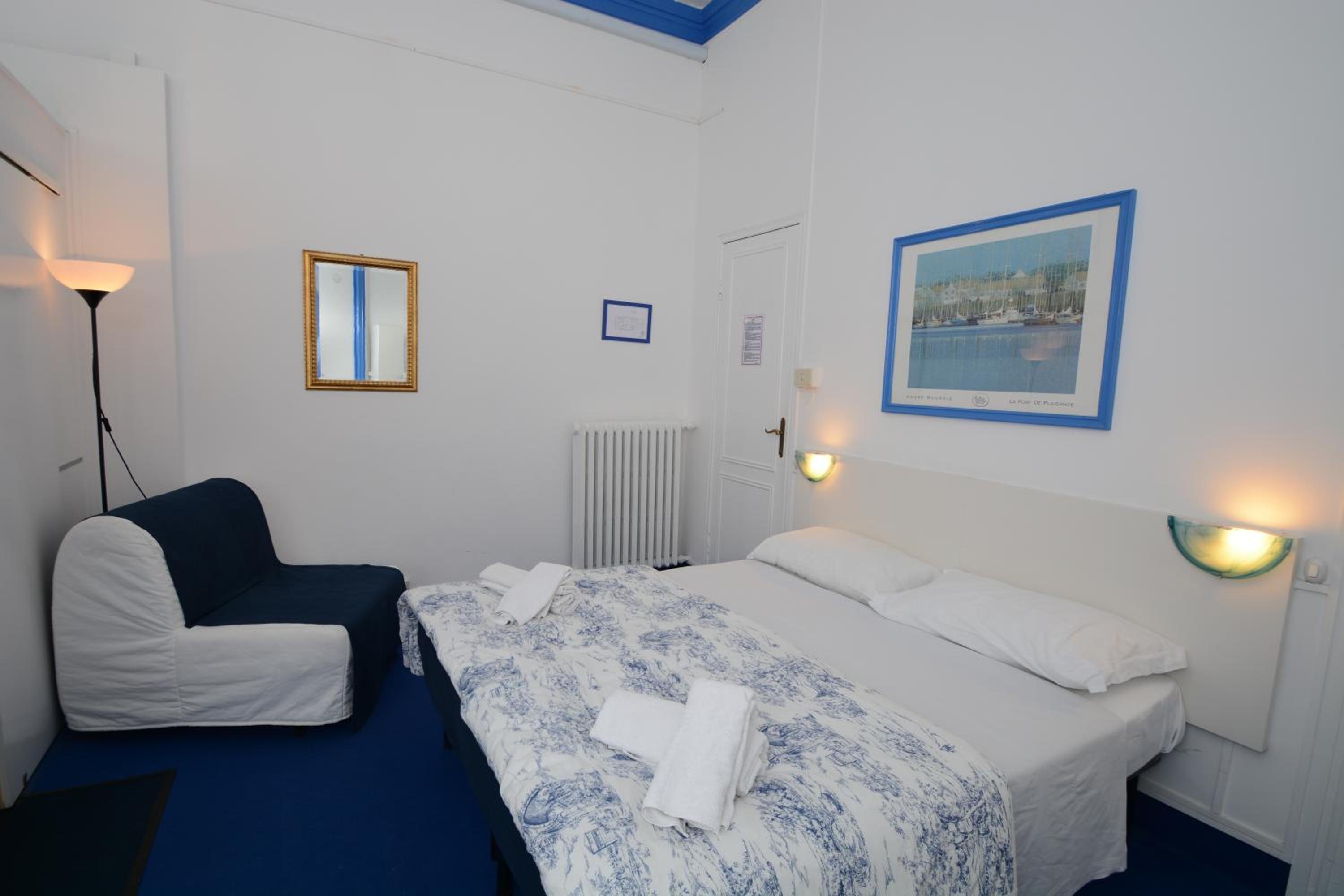 Double or Twin Room with Bathroom photo 2