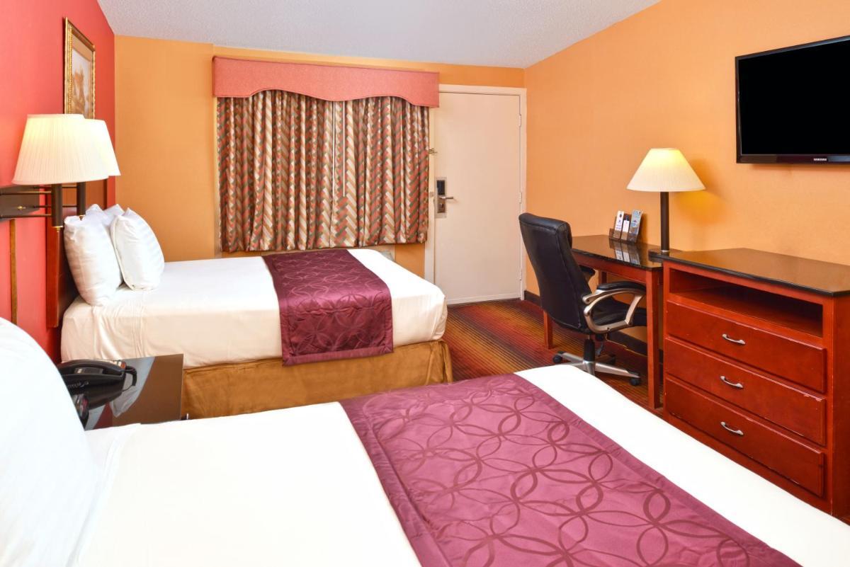 Double Room with Two Double Beds - Smoking photo 3