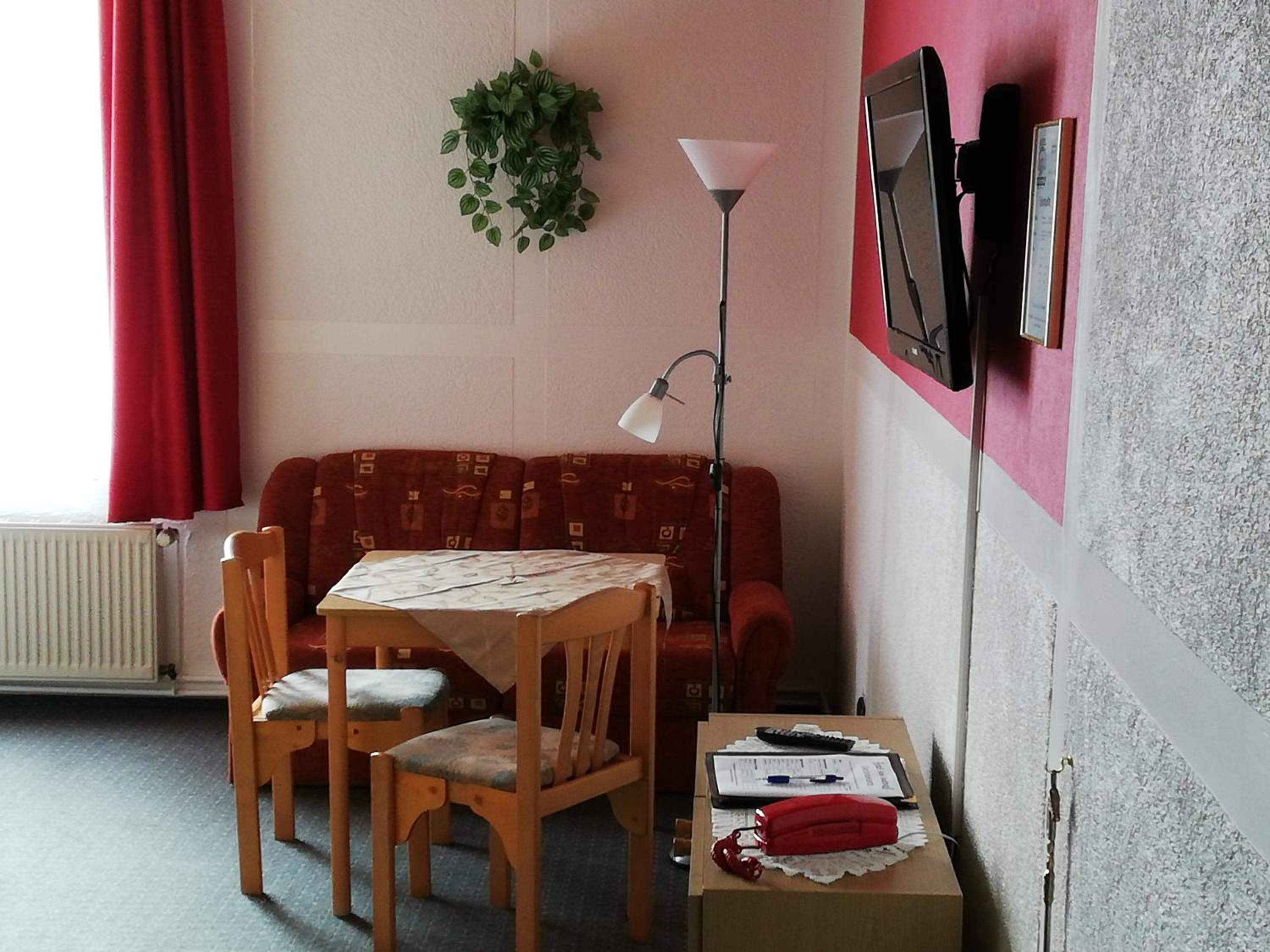 Double Room with Private Bathroom - Photo 2
