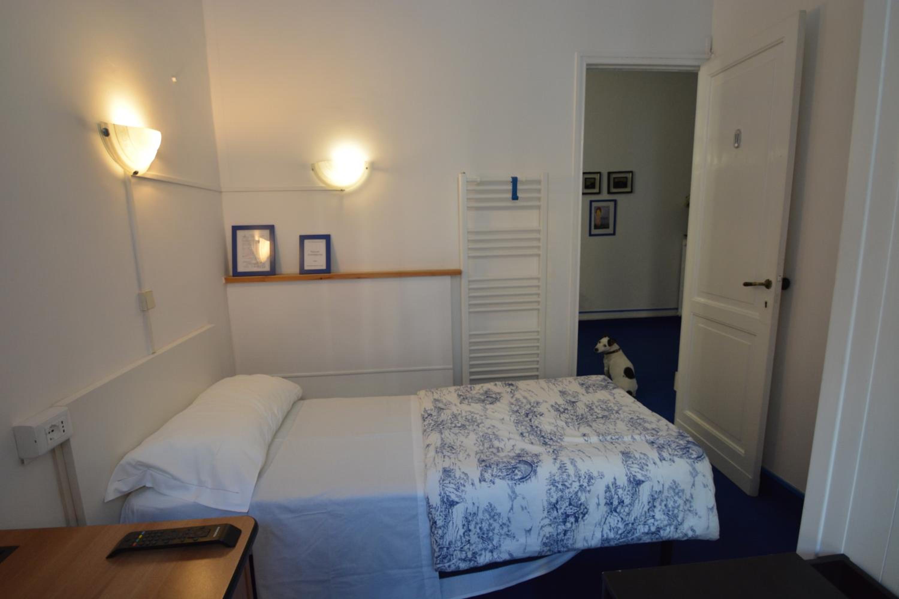 Economy Double Room photo 3