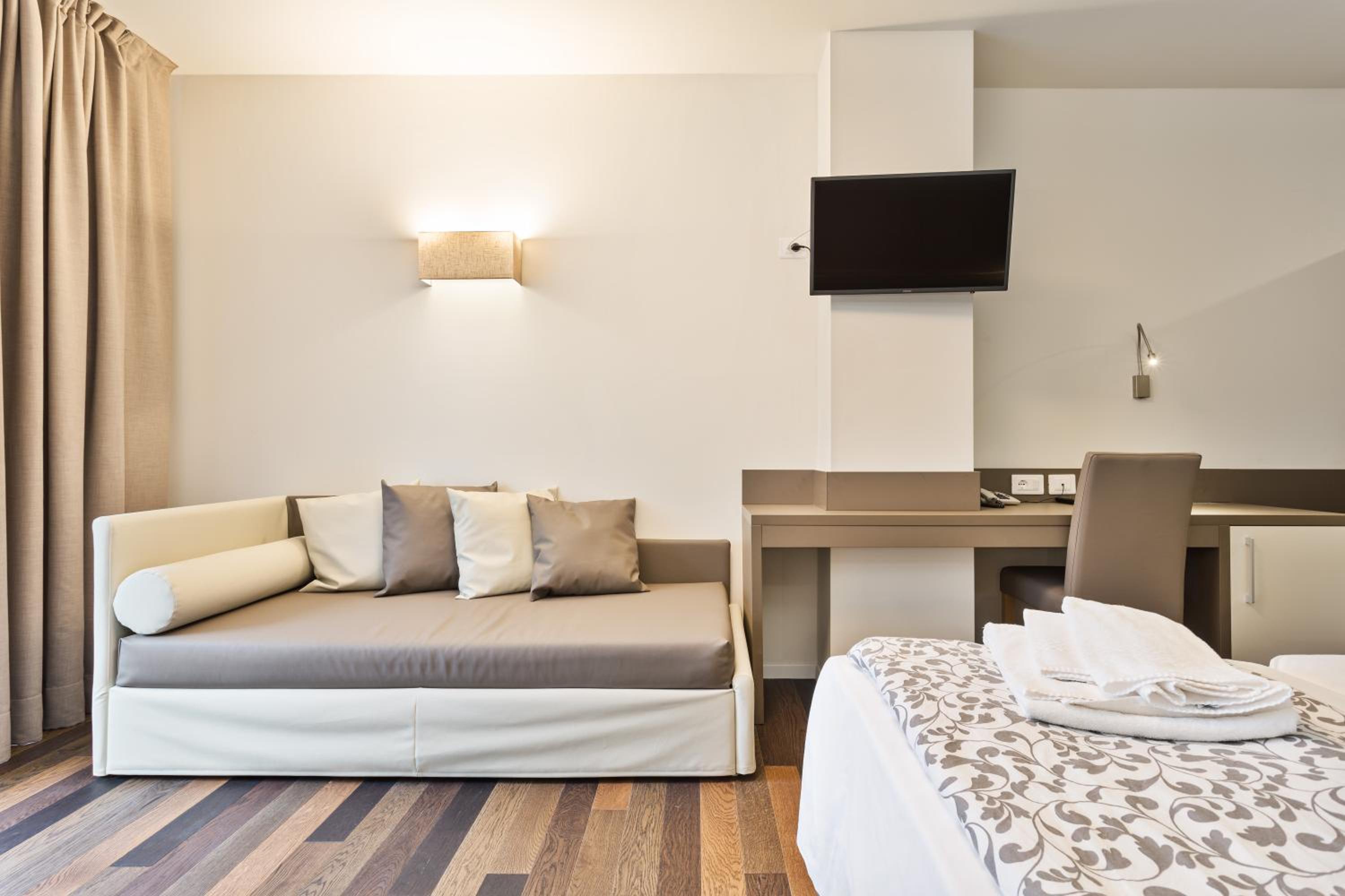 Deluxe double or twin room