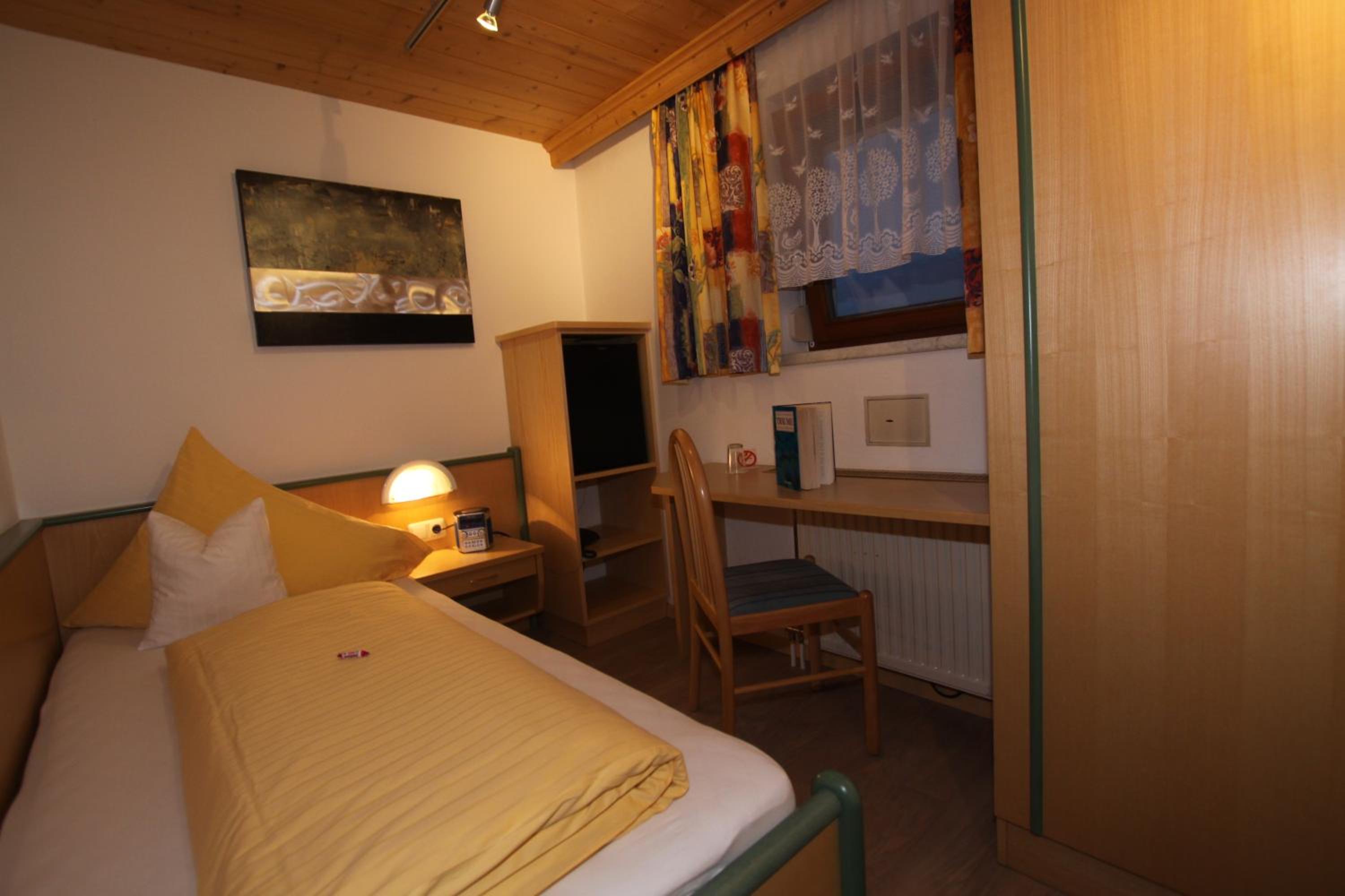 Single Room photo 2
