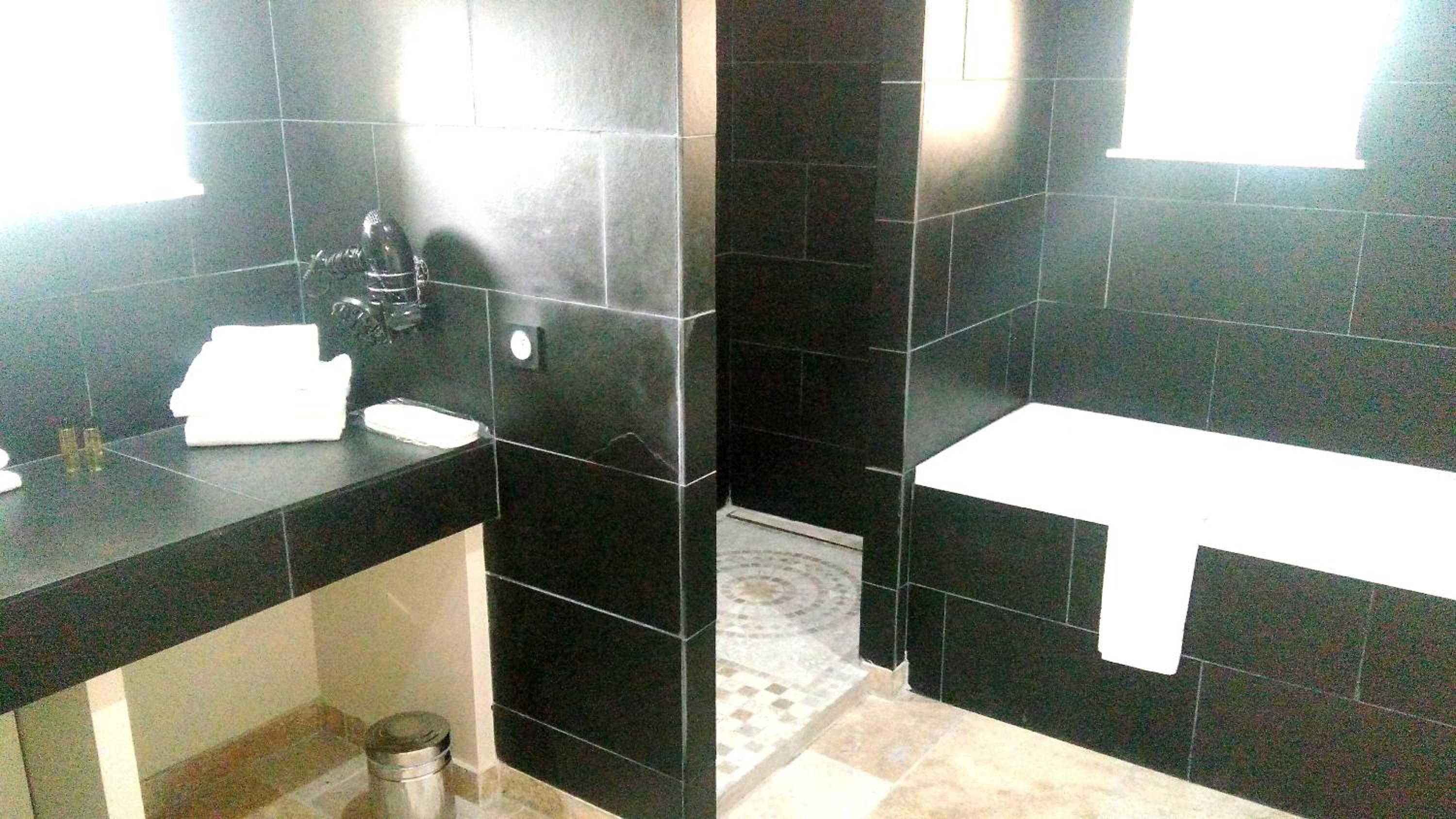 Deluxe Suite - Photo 5