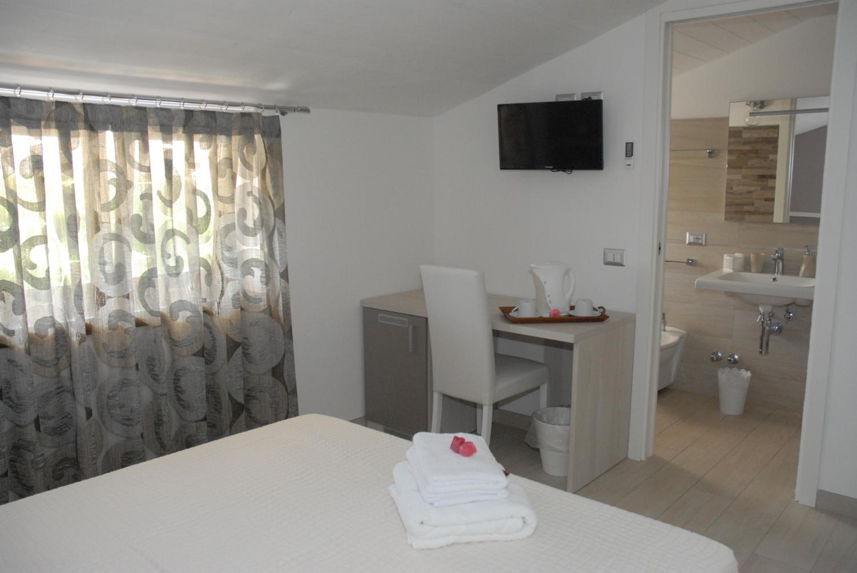 Double Room with Private Bathroom photo 2