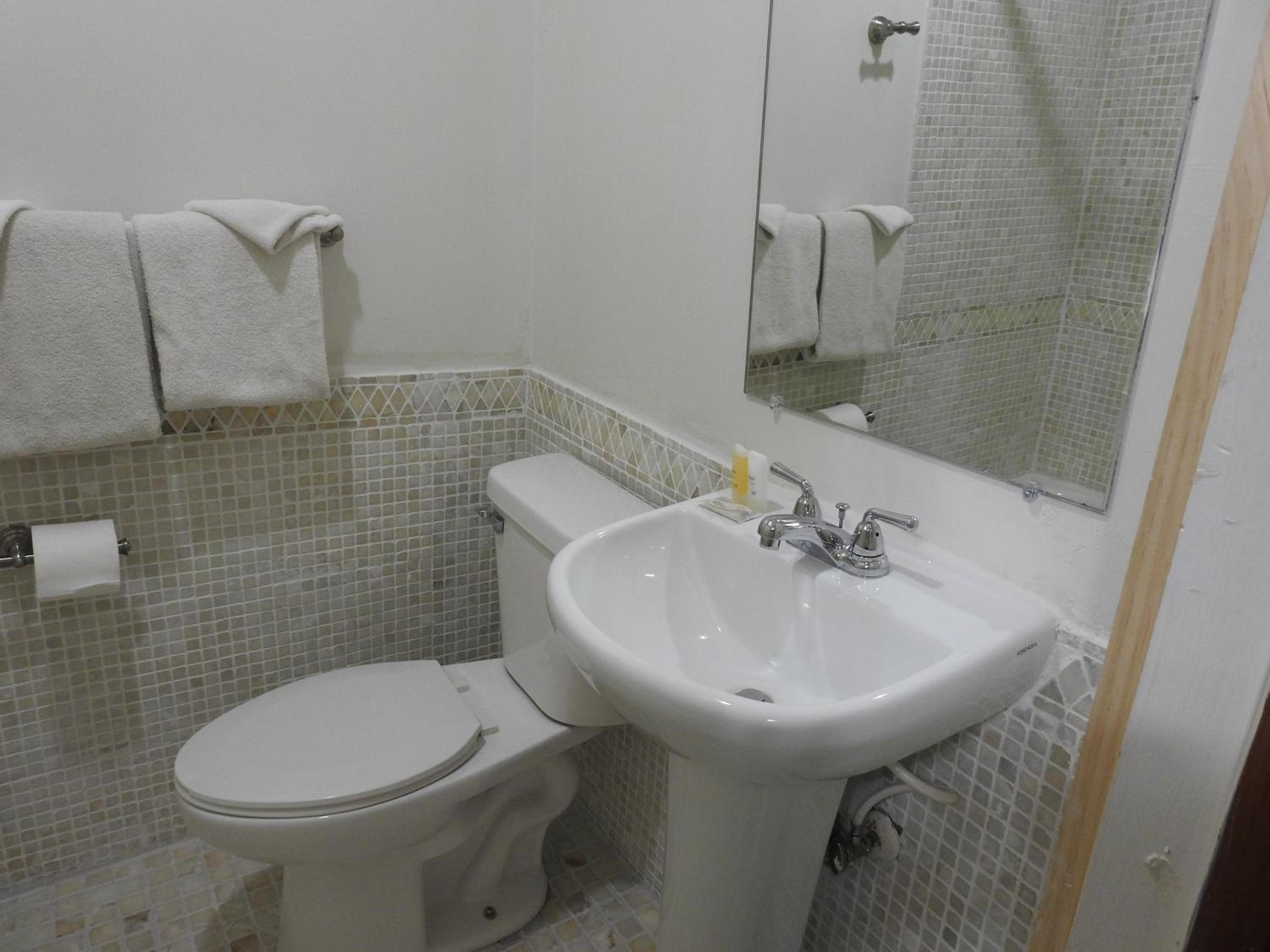Non-Smoking - King Room photo 2