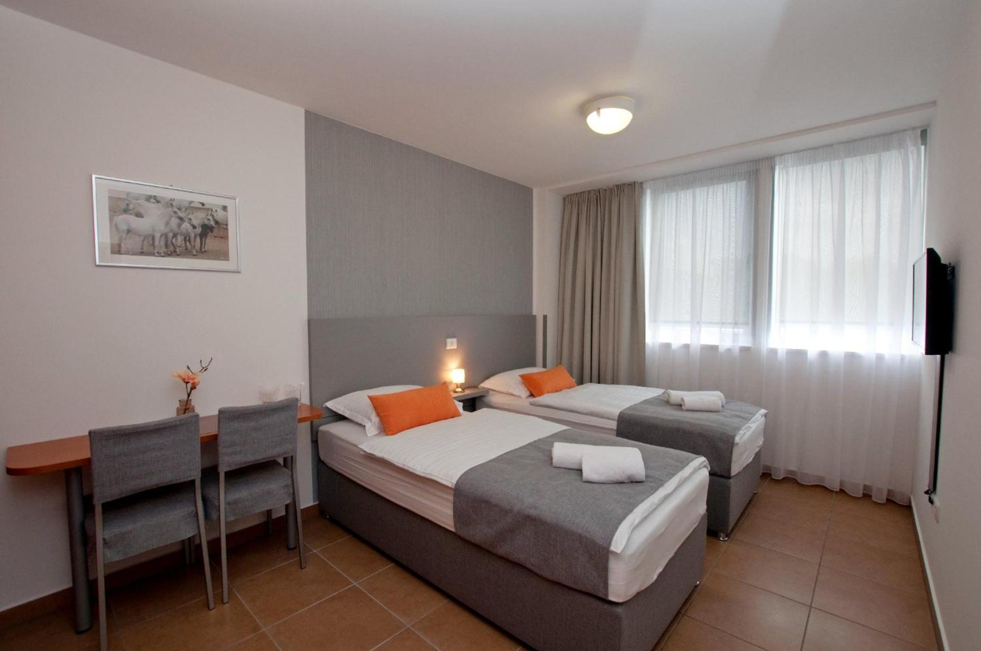 Standard Double Room - Photo 1