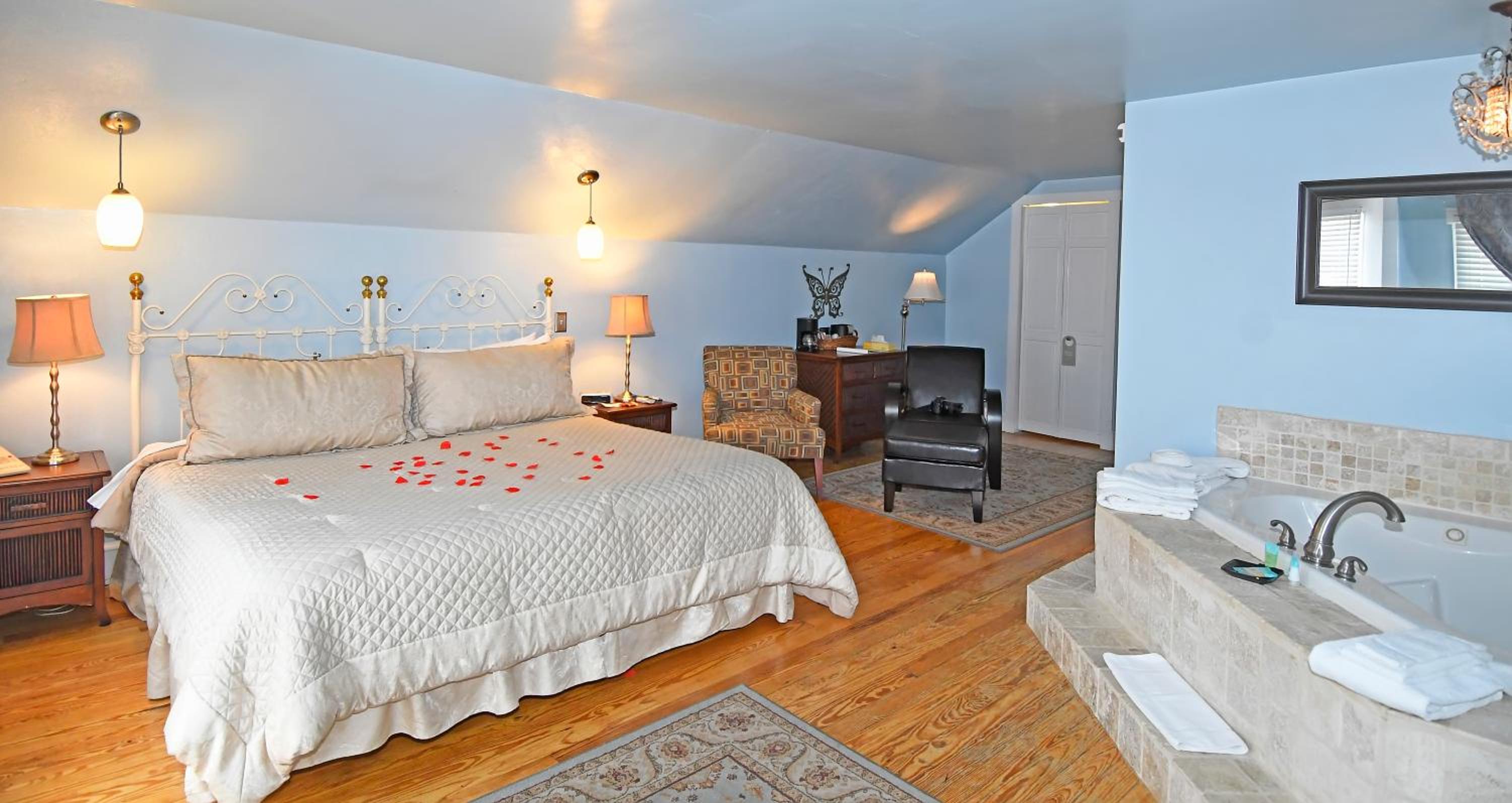 Honeymoon Suite photo 3