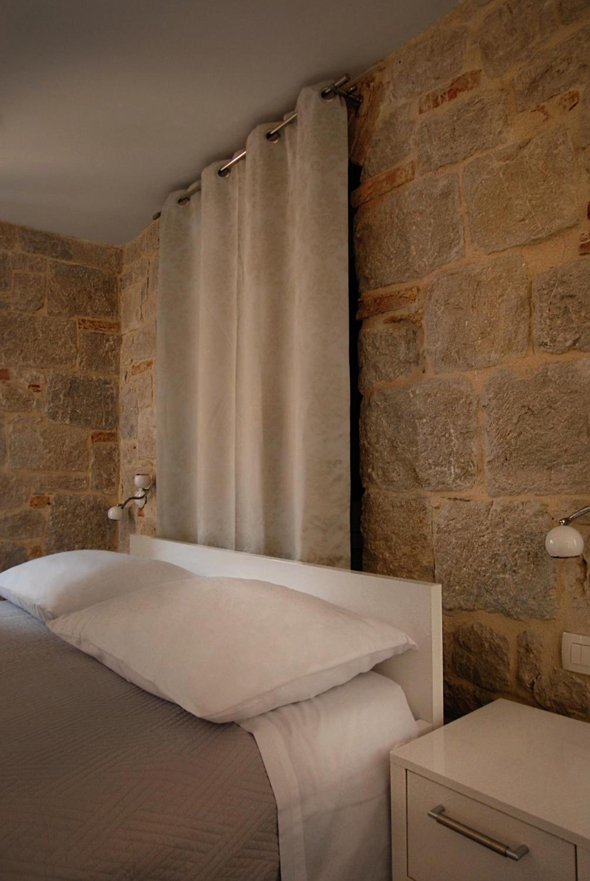 Superior King Room - Photo 9