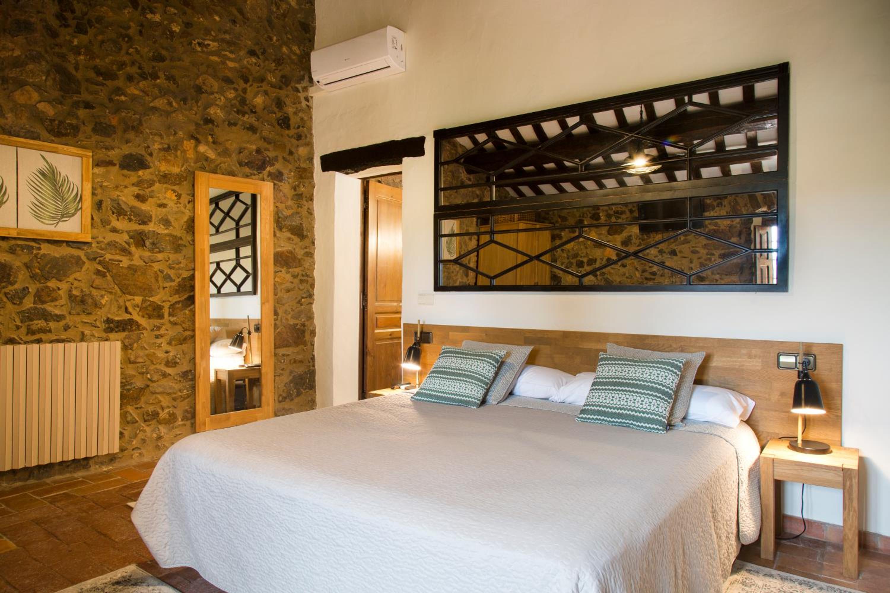 Deluxe Double Room with Bath photo 3