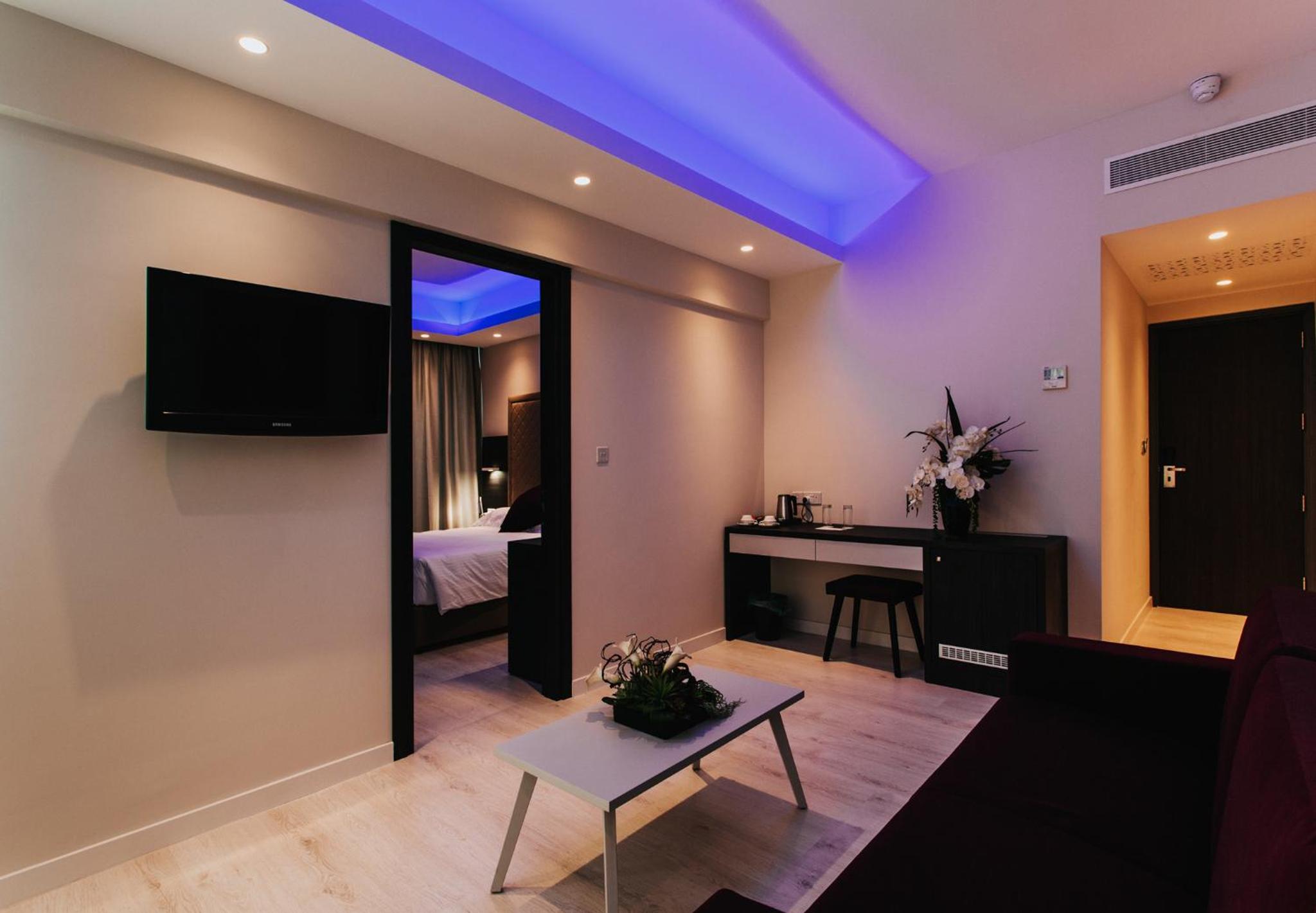Suite with Spa Bath - Photo 7