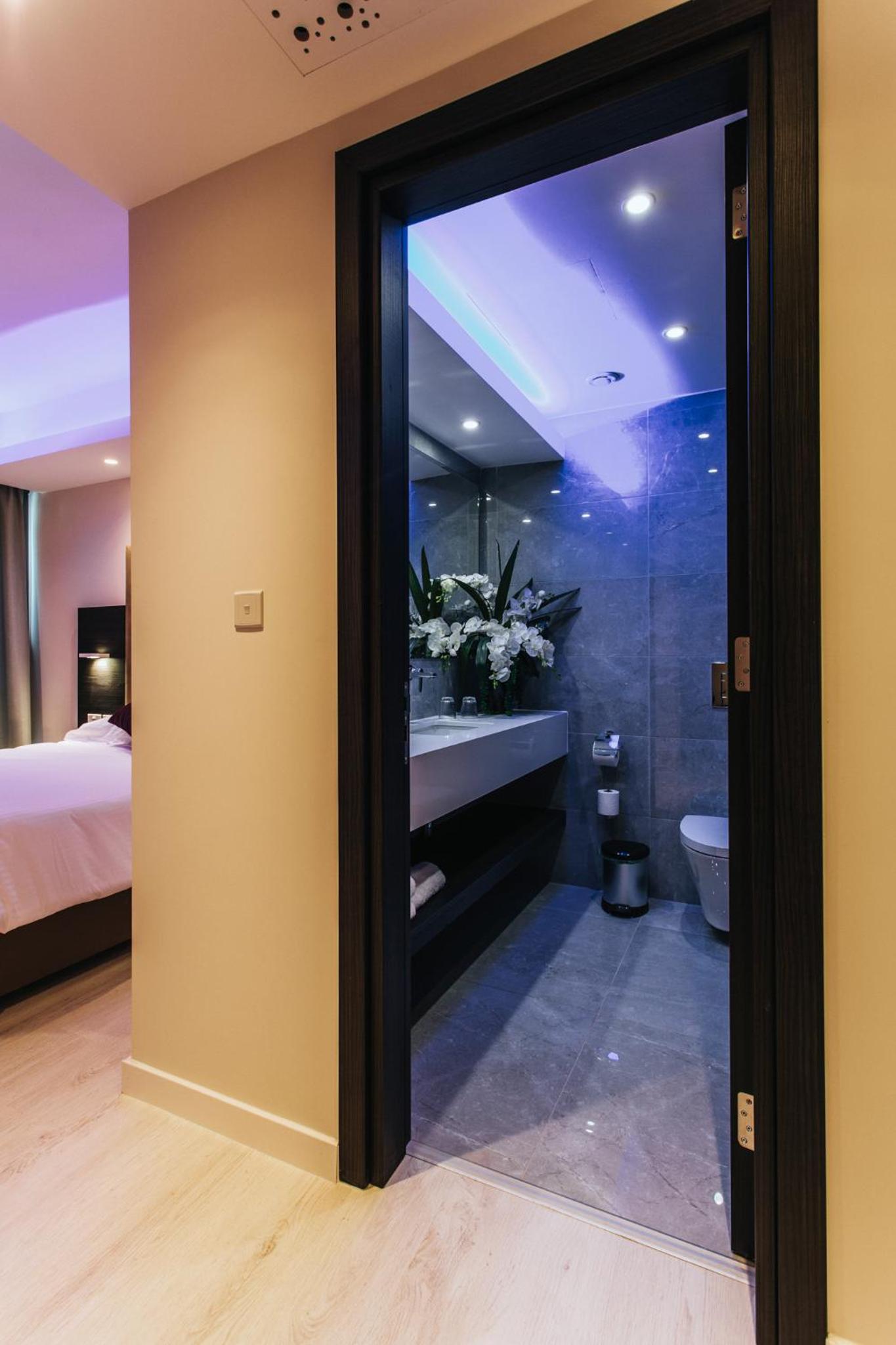 Standard Double or Twin Room with Balcony - Photo 6