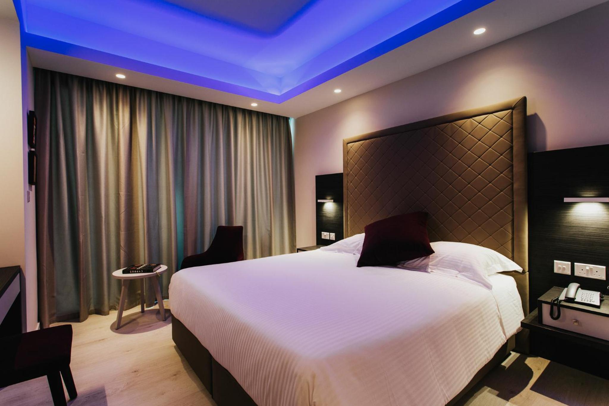 Suite with Spa Bath - Photo 1