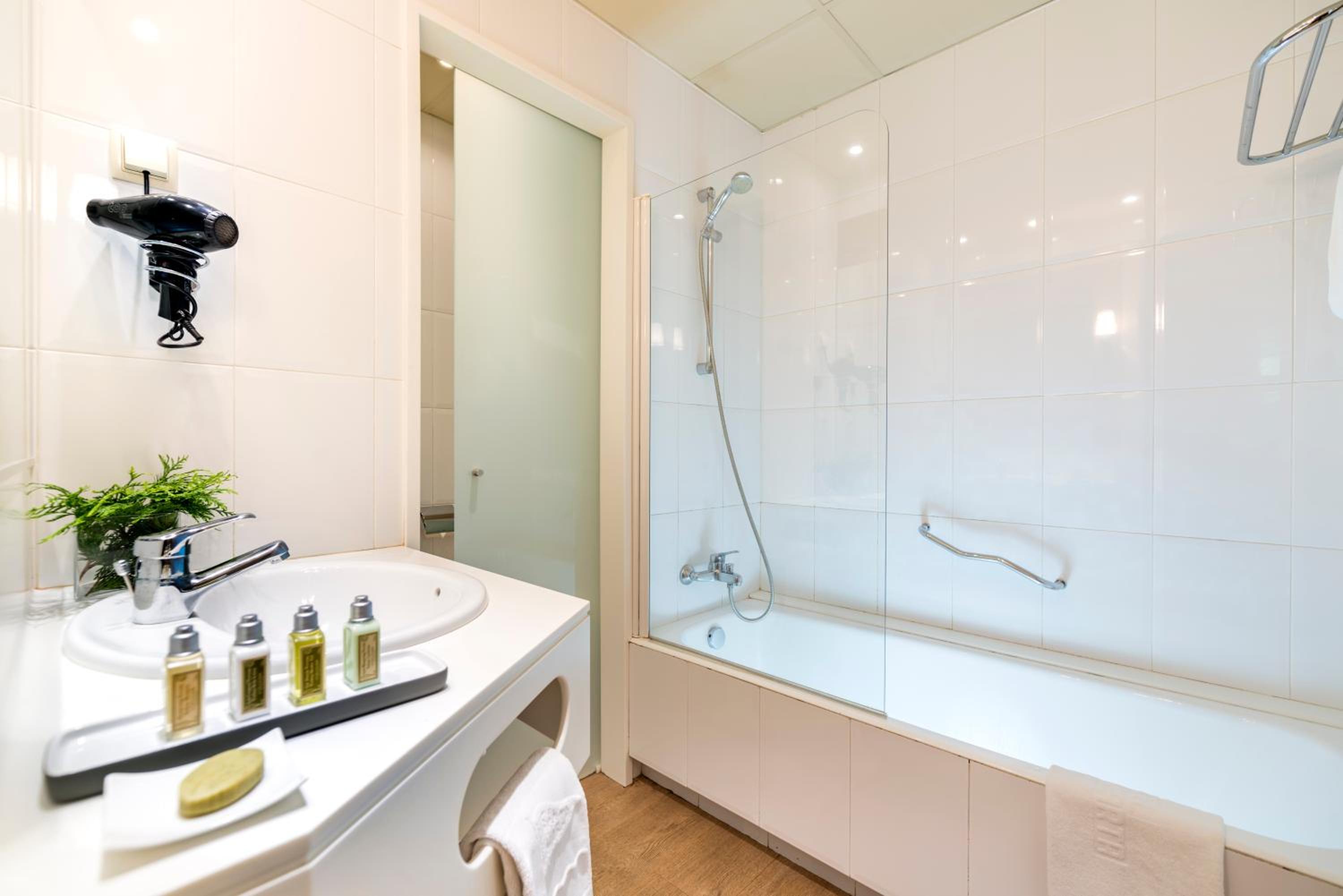 Deluxe Double or Twin Room photo 3