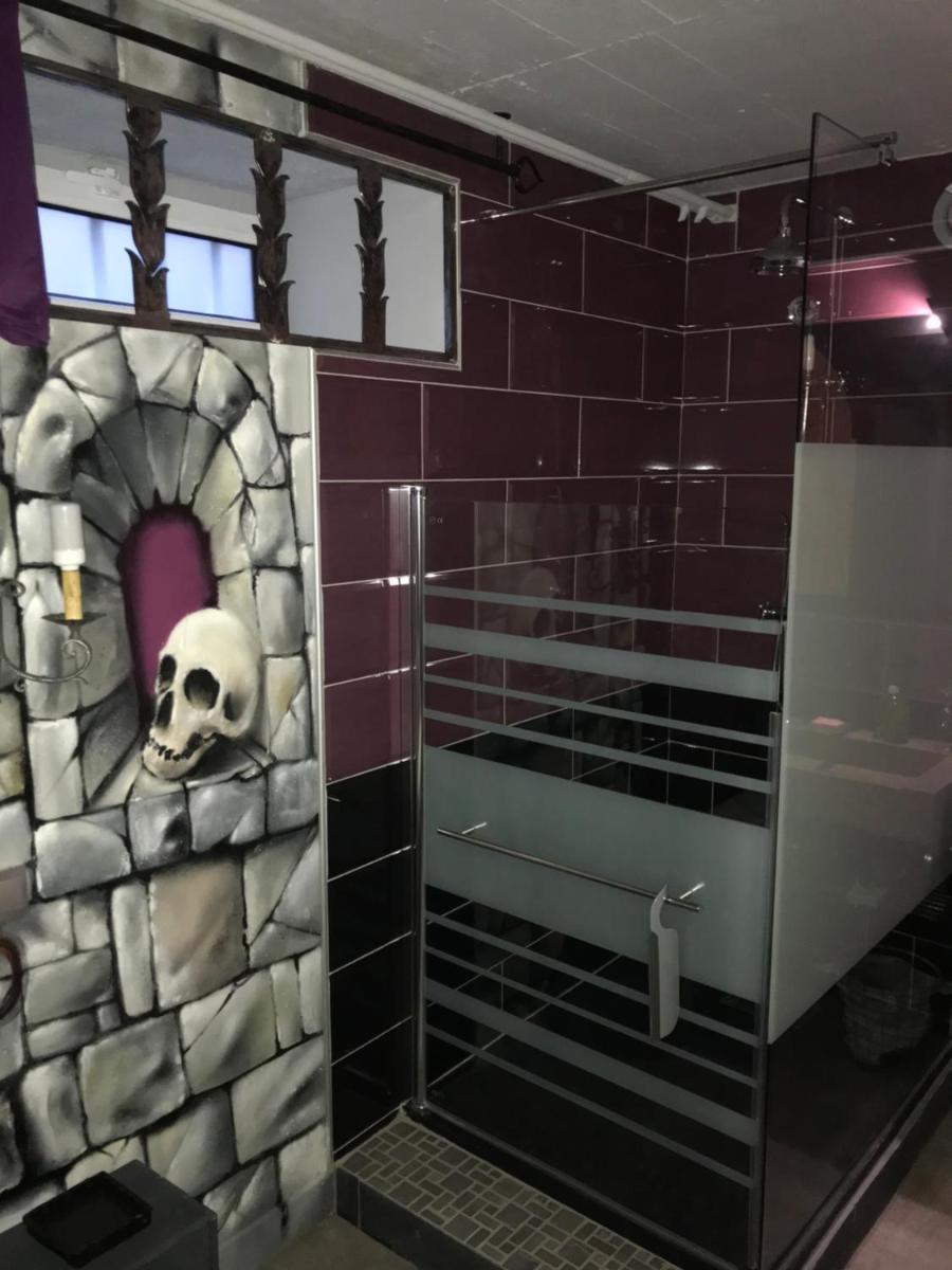 Double Room with Private Bathroom - Photo 2