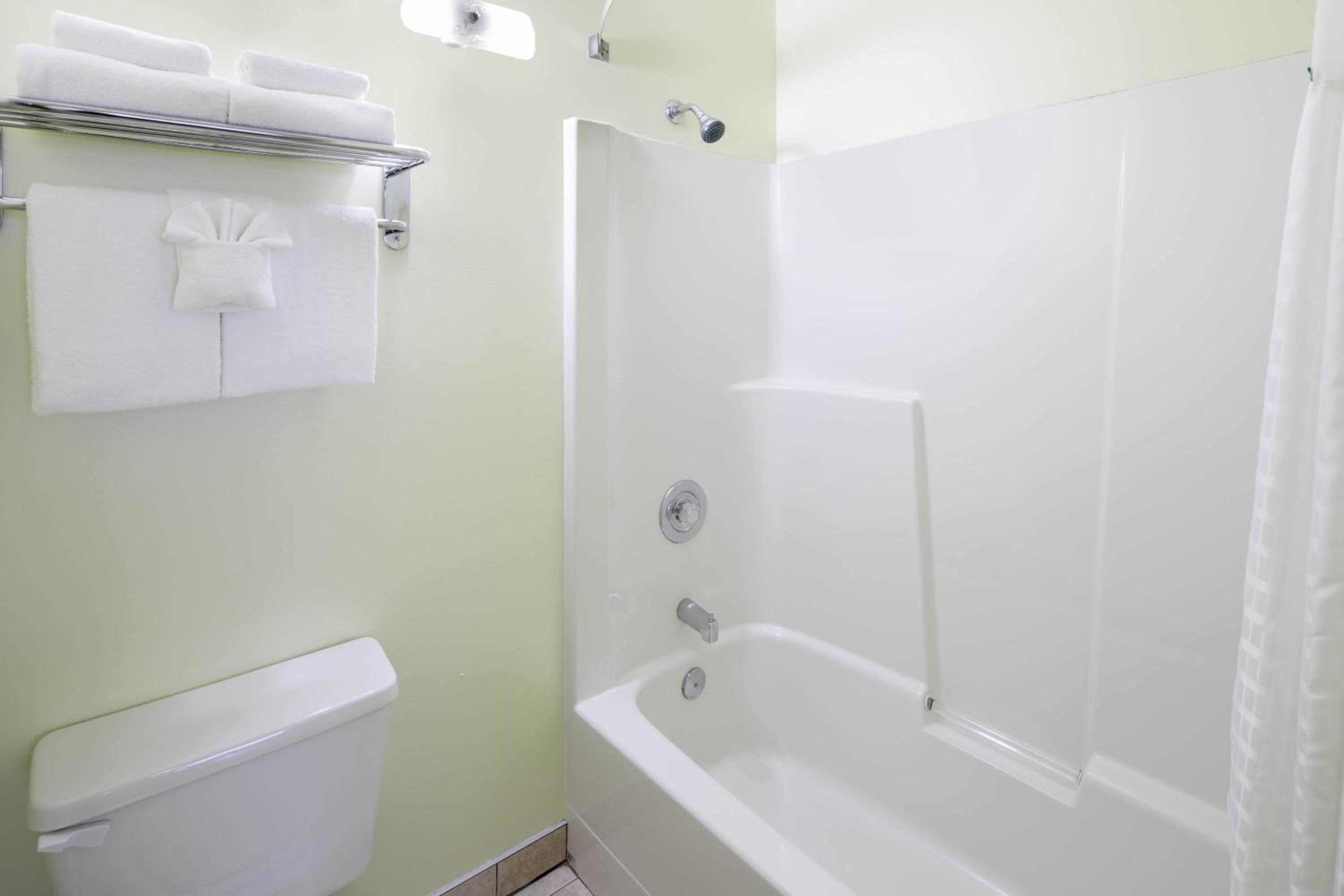 Studio Suite - Two Queen Beds with Kitchen - Non-Smoking - Ground Floor - Photo 5