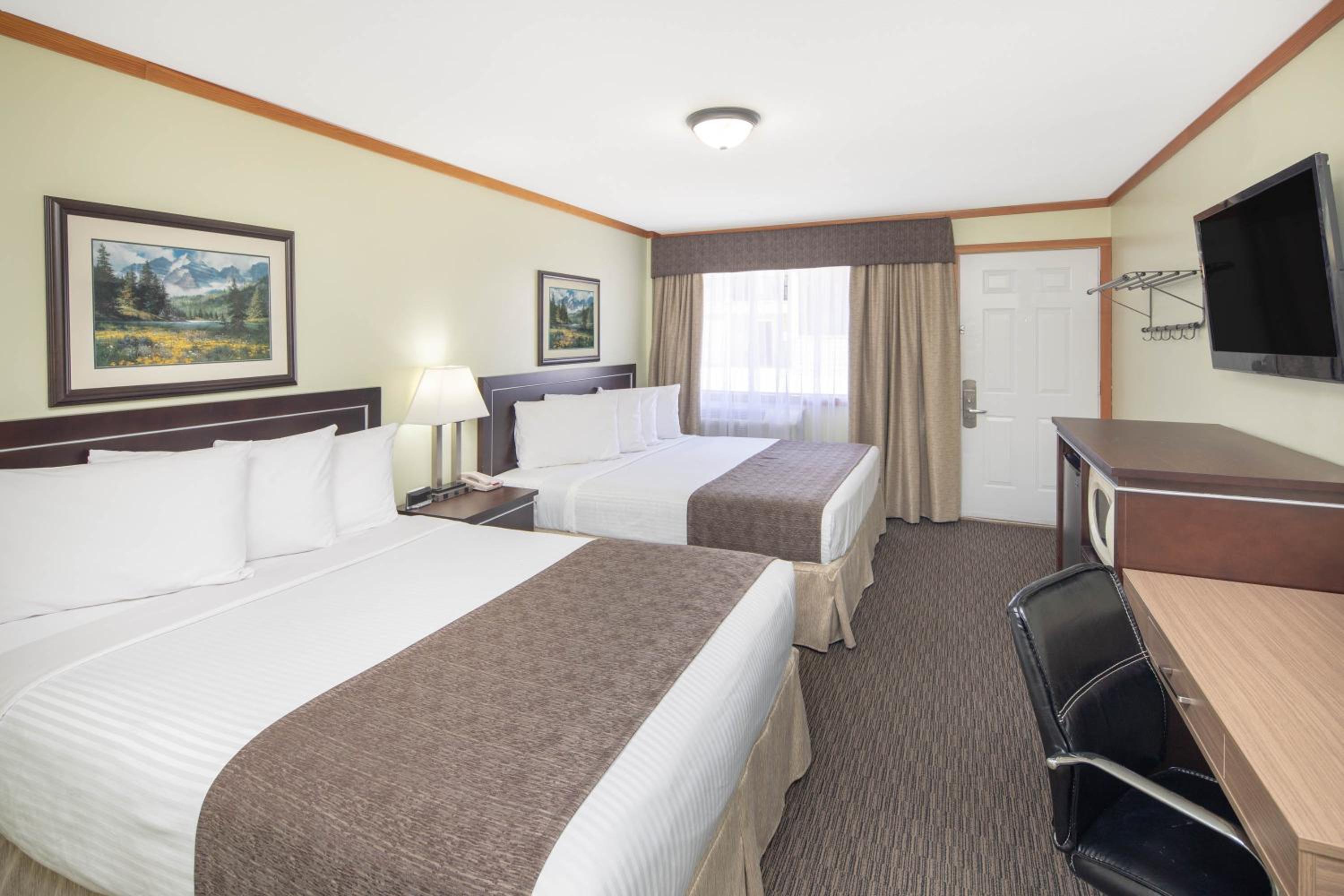 Studio Suite - Two Queen Beds with Kitchen - Non-Smoking - Ground Floor - Photo 1
